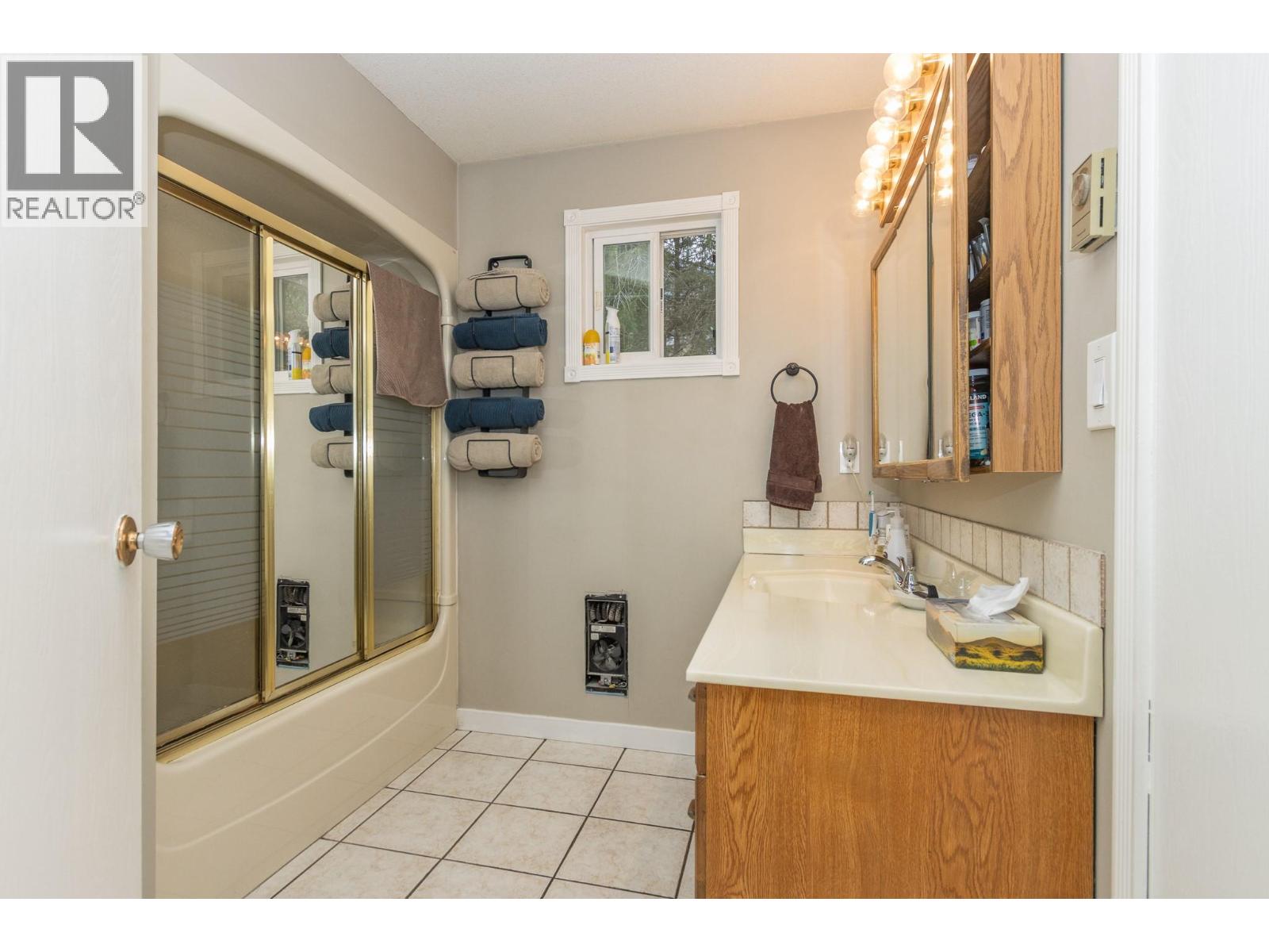  5487 Prosh Frontage Road, Malakwa