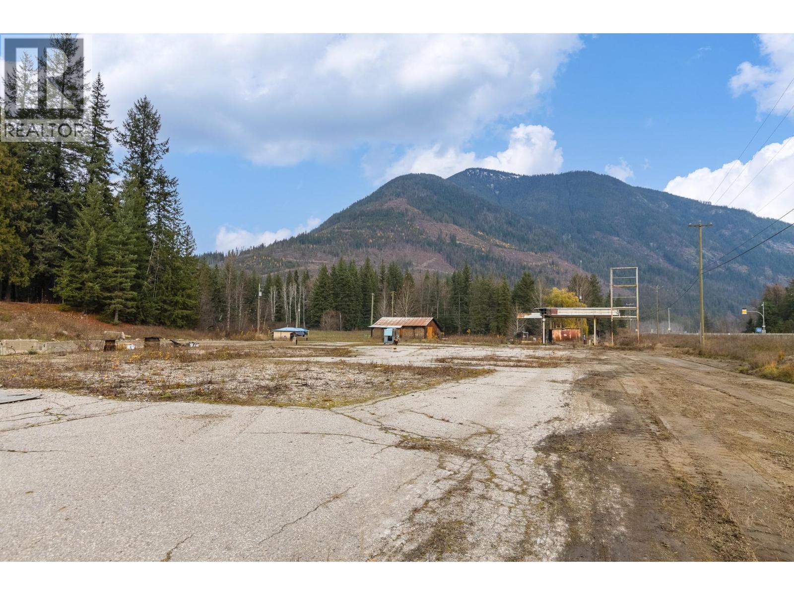  5487 Prosh Frontage Road, Malakwa