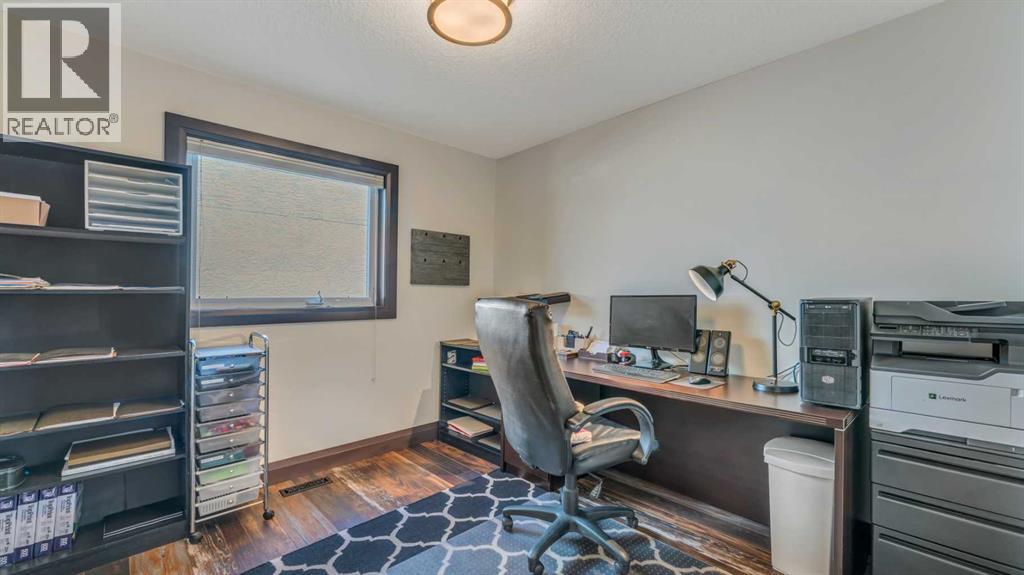 Single Family House for Sale in  Coral Shores Landing NE Coral Springs Calgary 