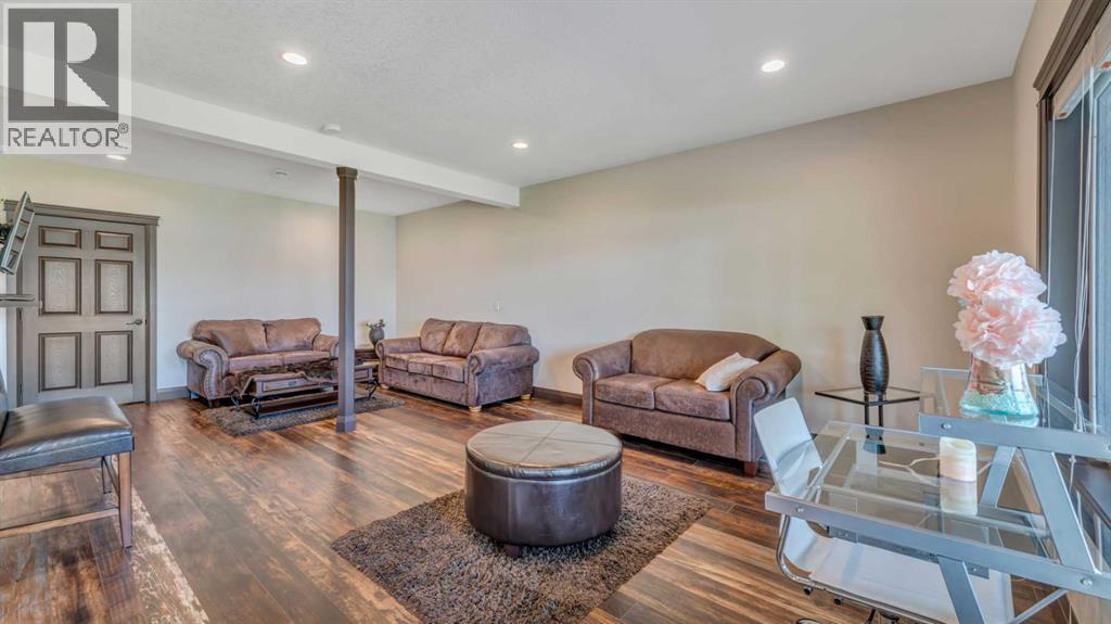 Single Family House for Sale in  Coral Shores Landing NE Coral Springs Calgary 