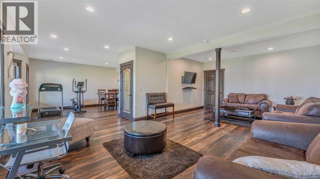 Single Family House for Sale in  Coral Shores Landing NE Coral Springs Calgary 