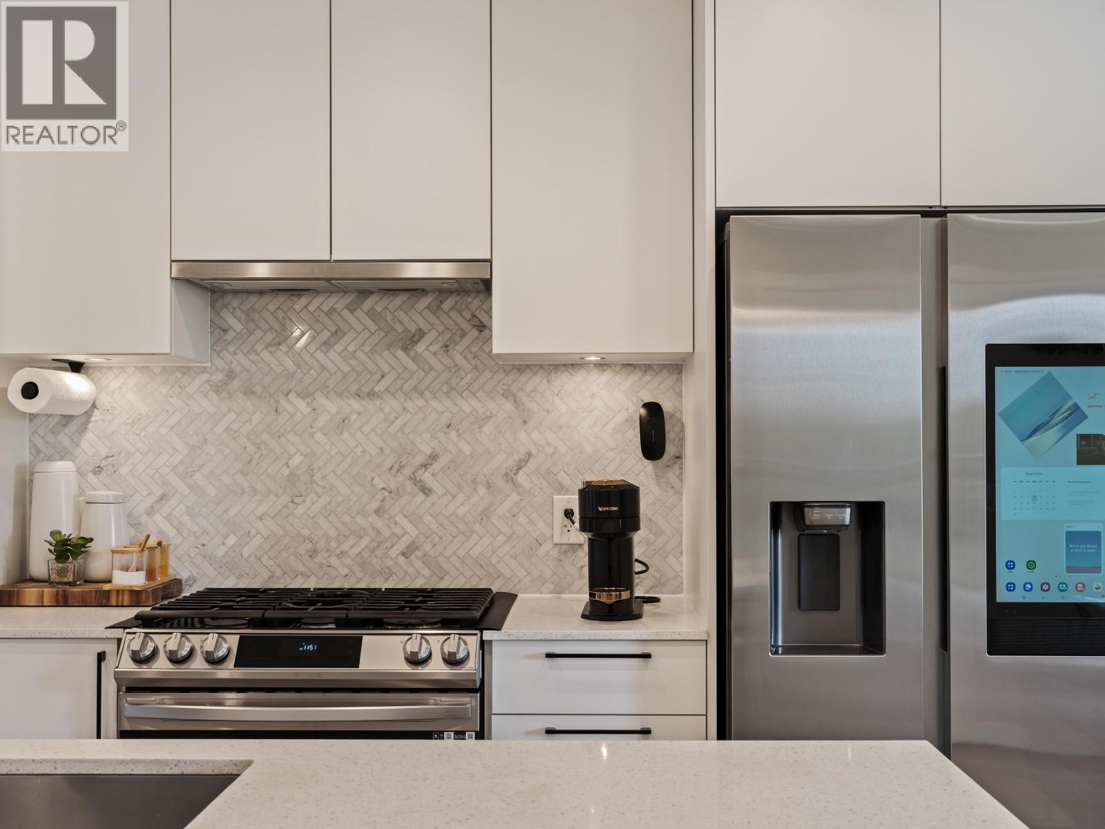 161 565 E 2ND STREET, North Vancouver