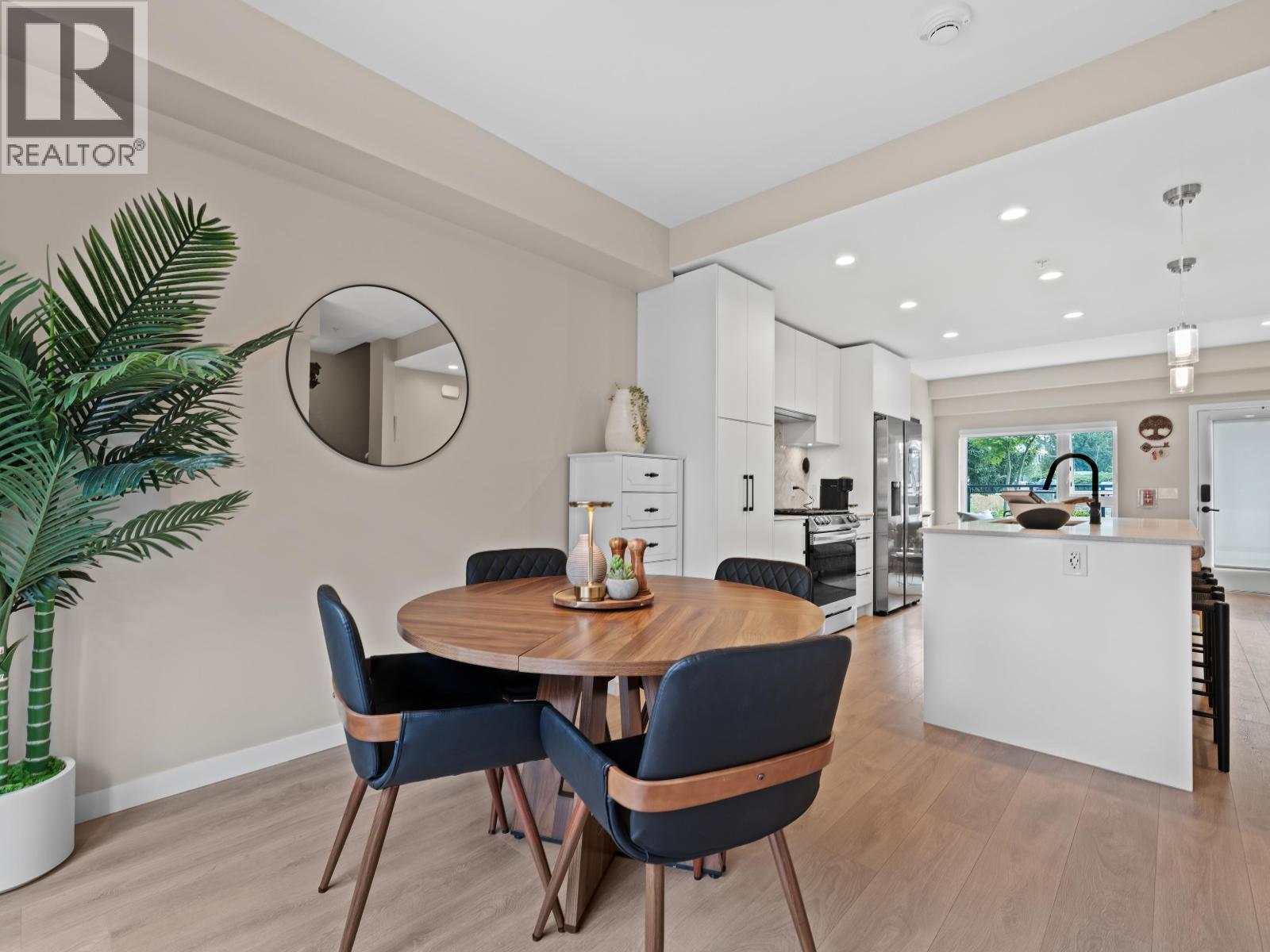 161 565 E 2ND STREET, North Vancouver