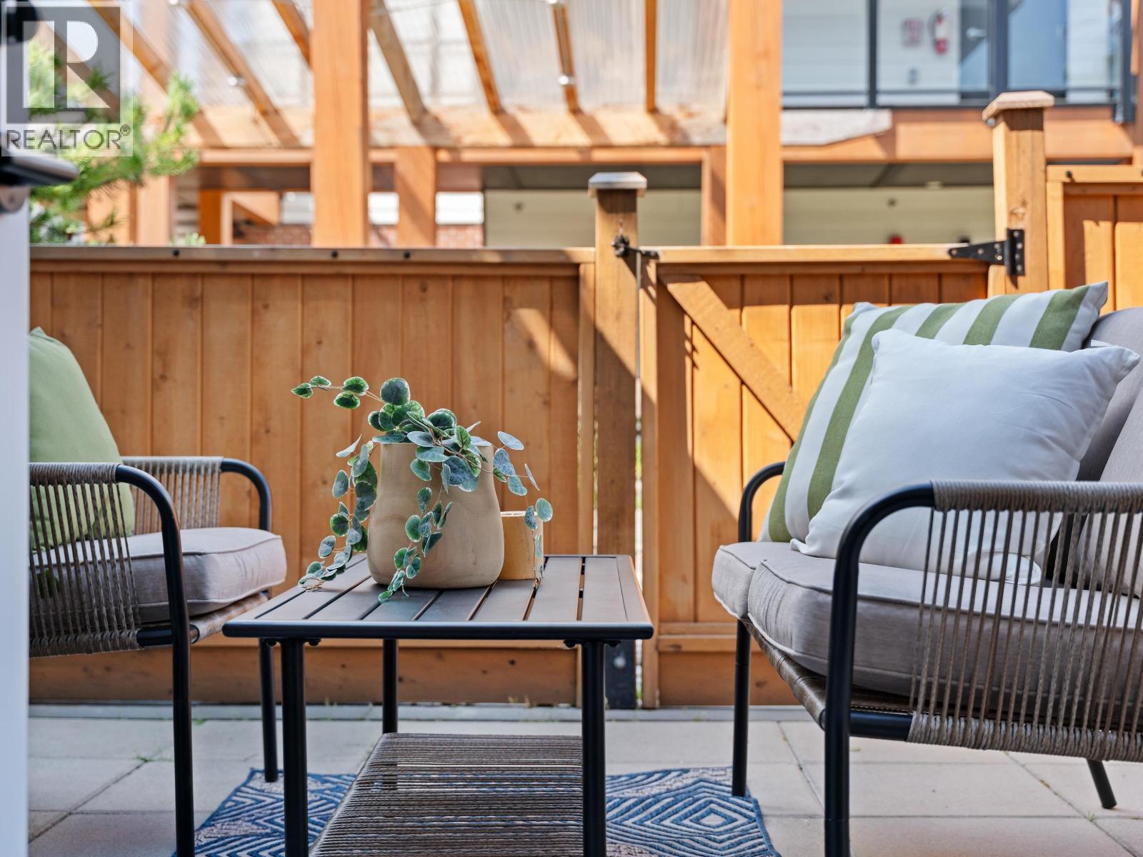 161 565 E 2ND STREET, North Vancouver