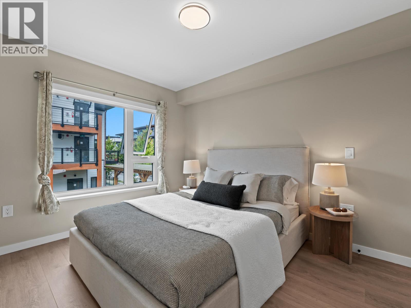 161 565 E 2ND STREET, North Vancouver