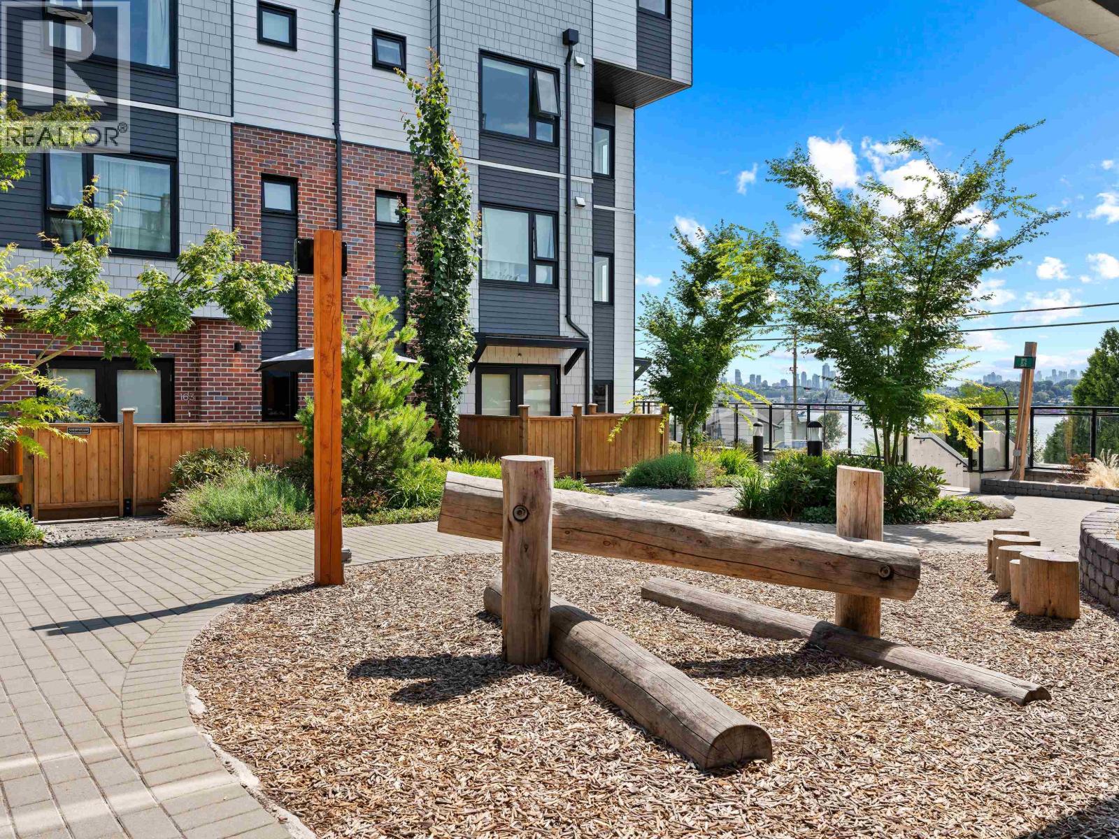 161 565 E 2ND STREET, North Vancouver