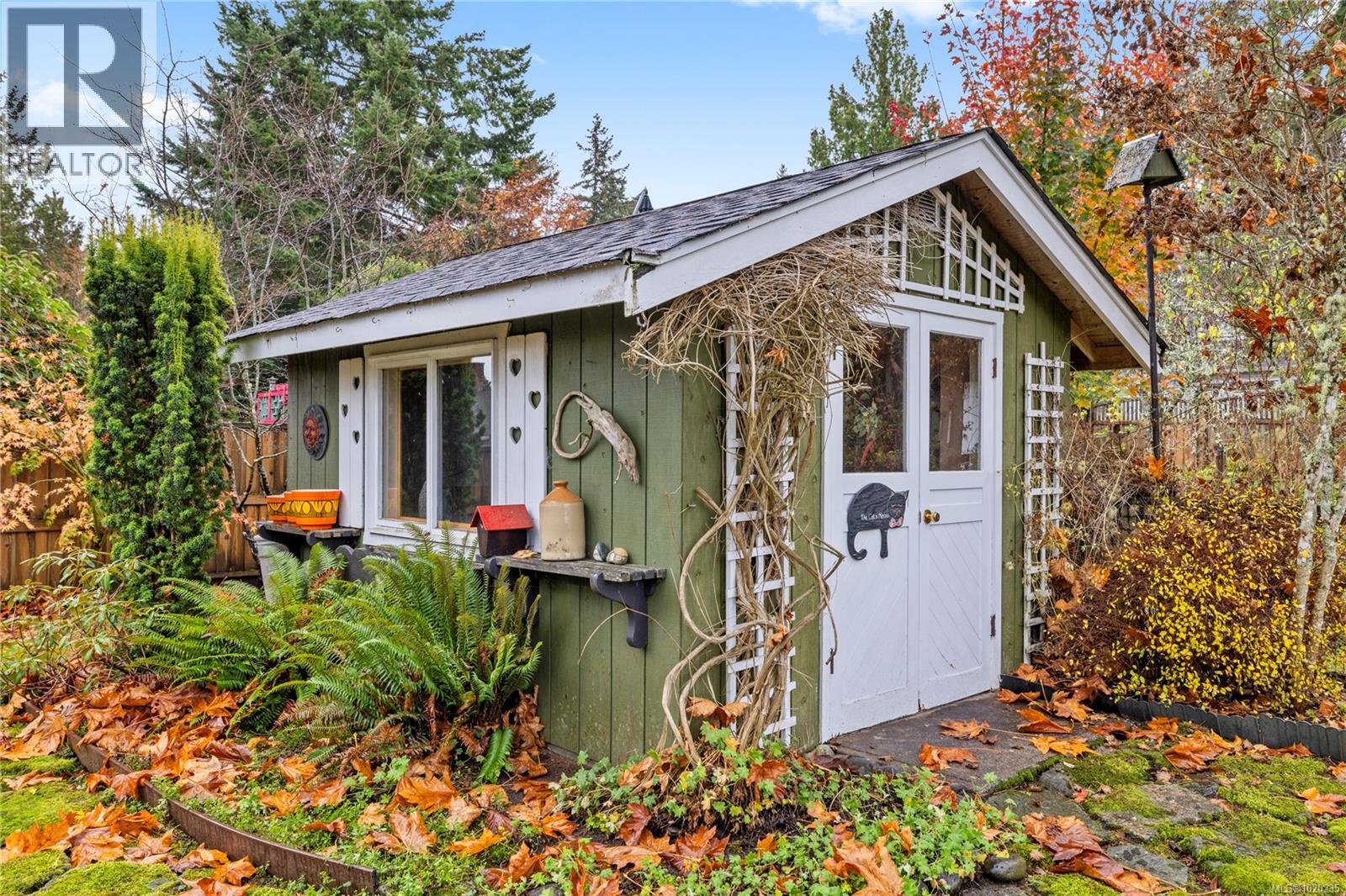 454 Crescent Rd W, Qualicum Beach