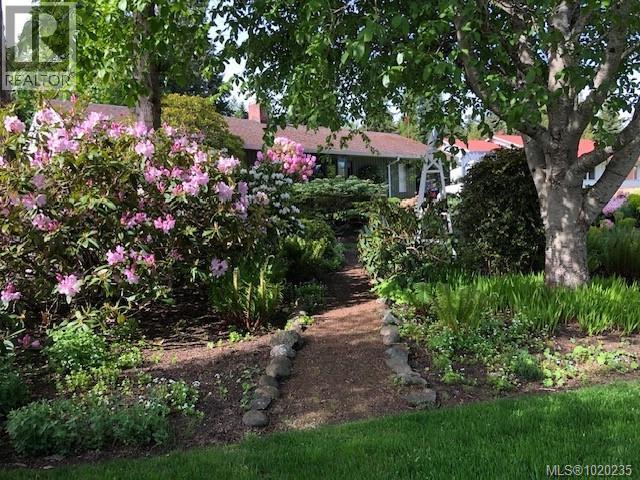 454 Crescent Rd W, Qualicum Beach