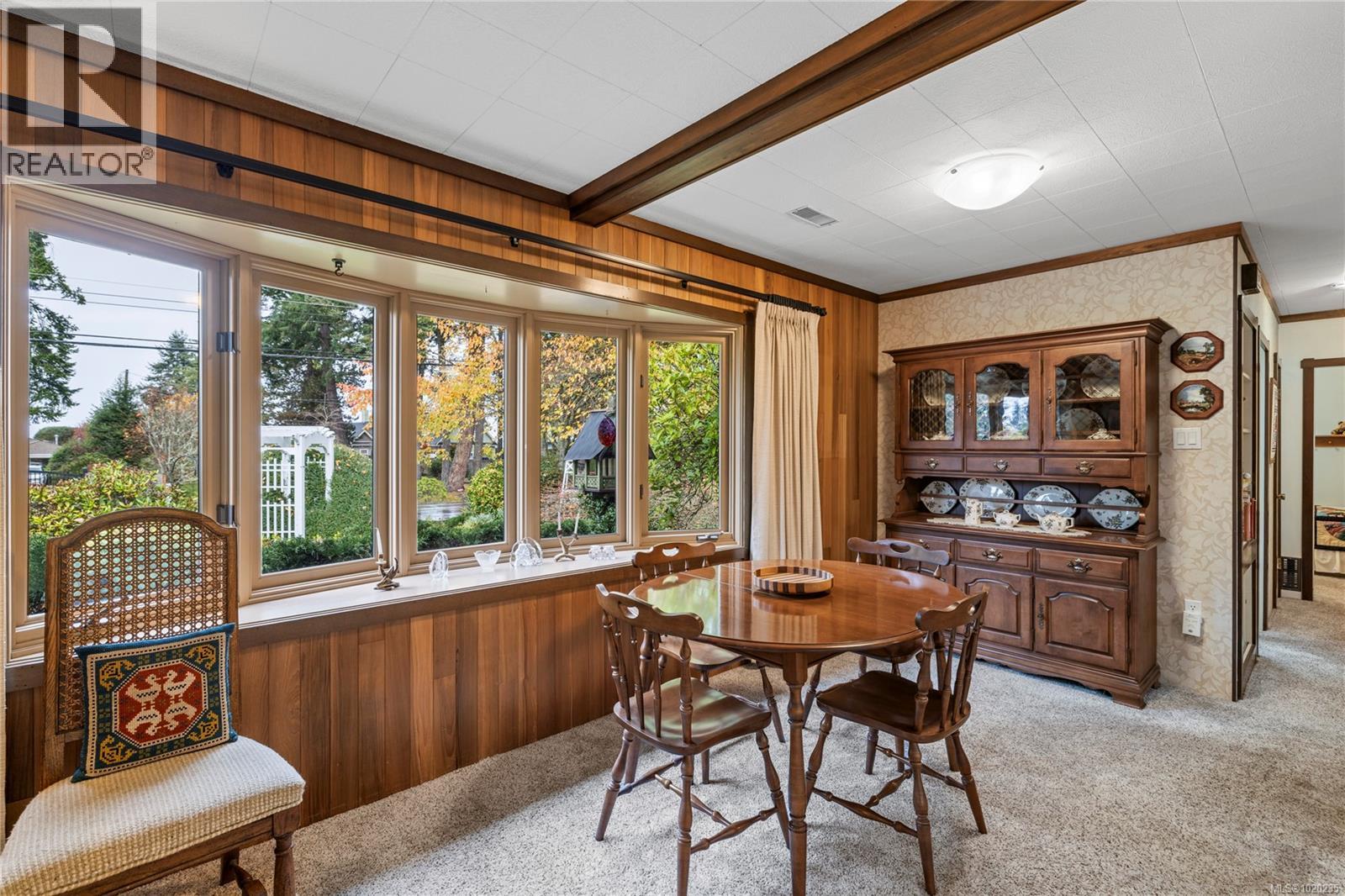 454 Crescent Rd W, Qualicum Beach