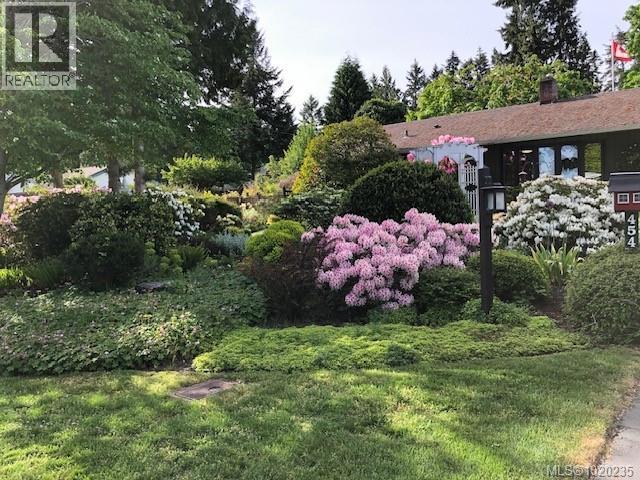 454 Crescent Rd W, Qualicum Beach