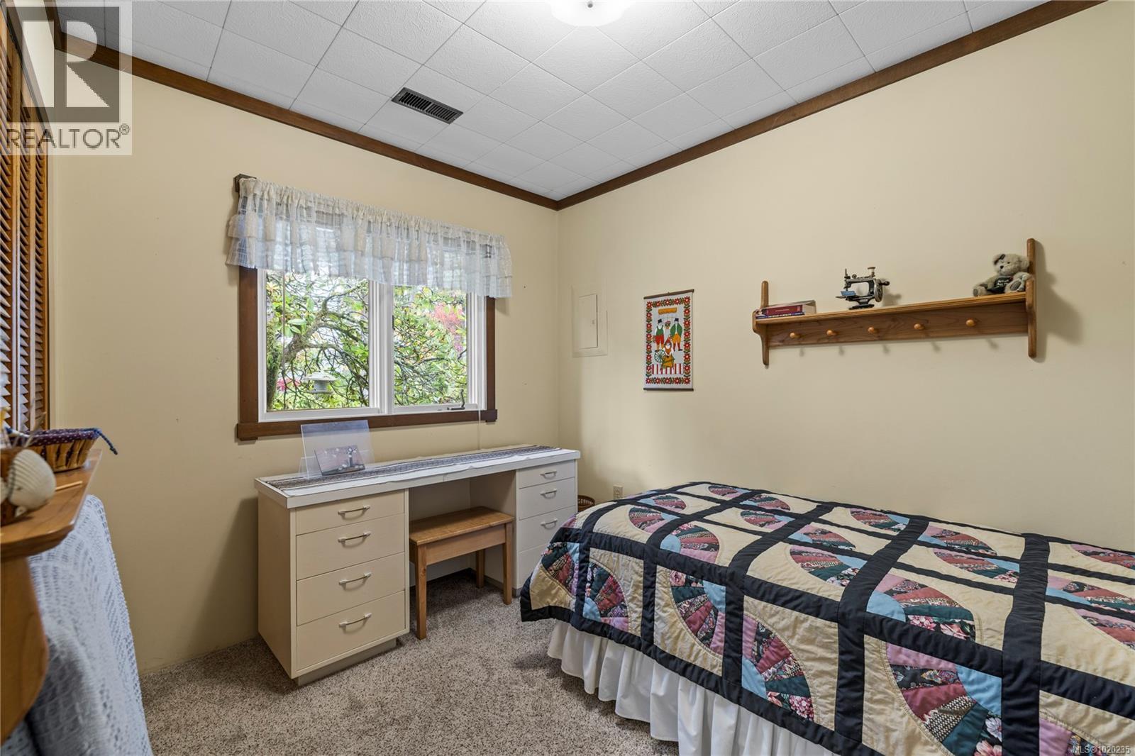 454 Crescent Rd W, Qualicum Beach