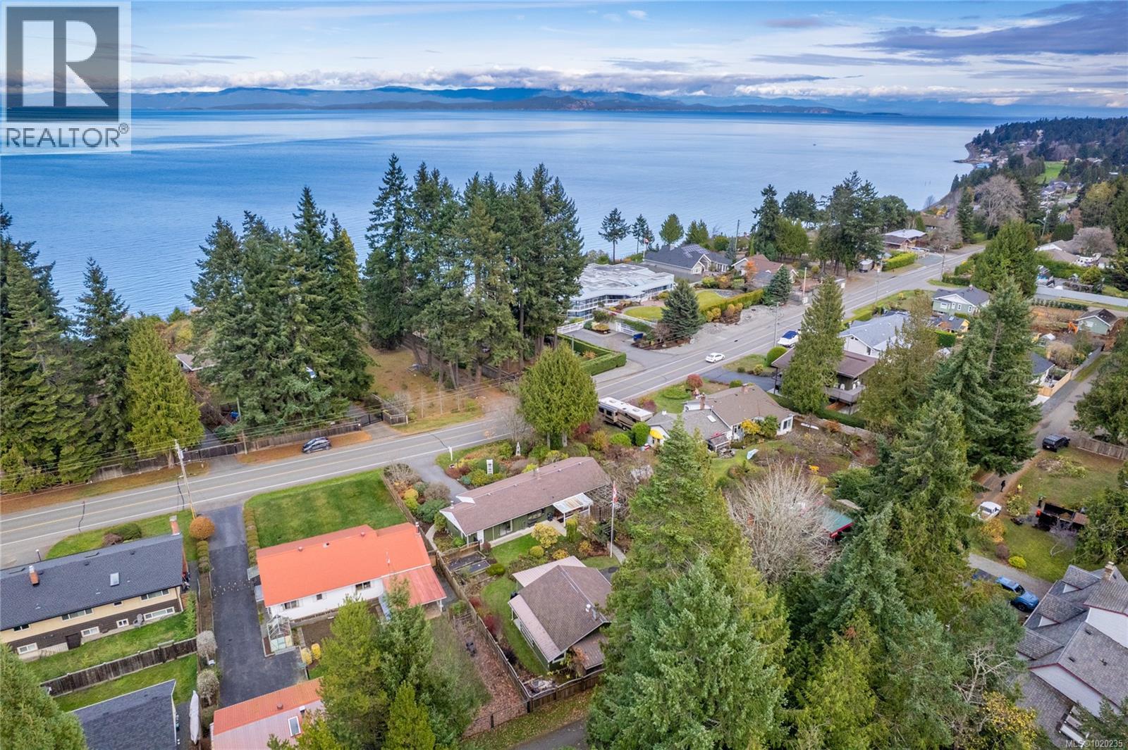 454 Crescent Rd W, Qualicum Beach