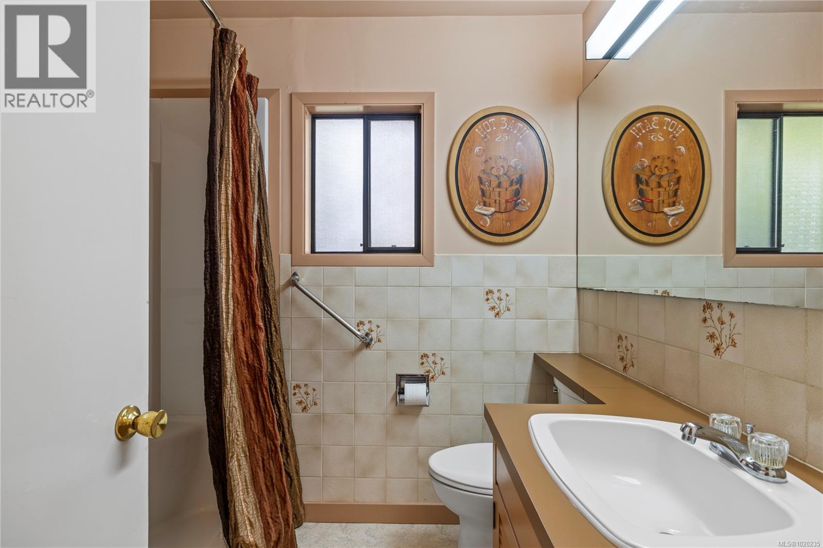 454 Crescent Rd W, Qualicum Beach