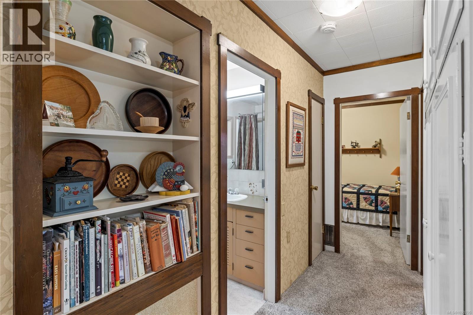 454 Crescent Rd W, Qualicum Beach