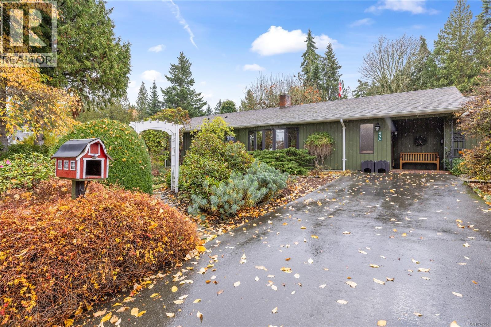 454 Crescent Rd W, Qualicum Beach