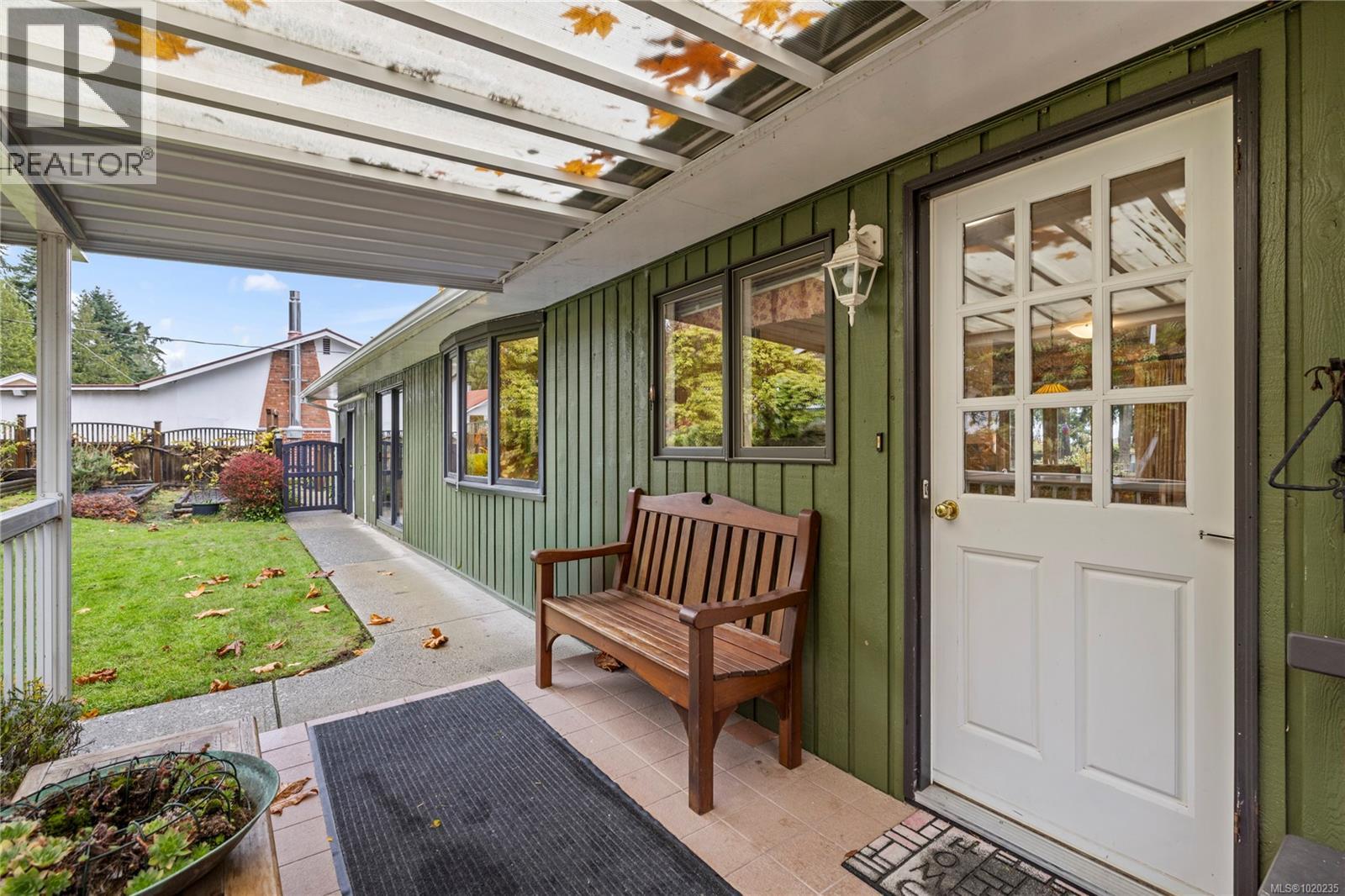 454 Crescent Rd W, Qualicum Beach