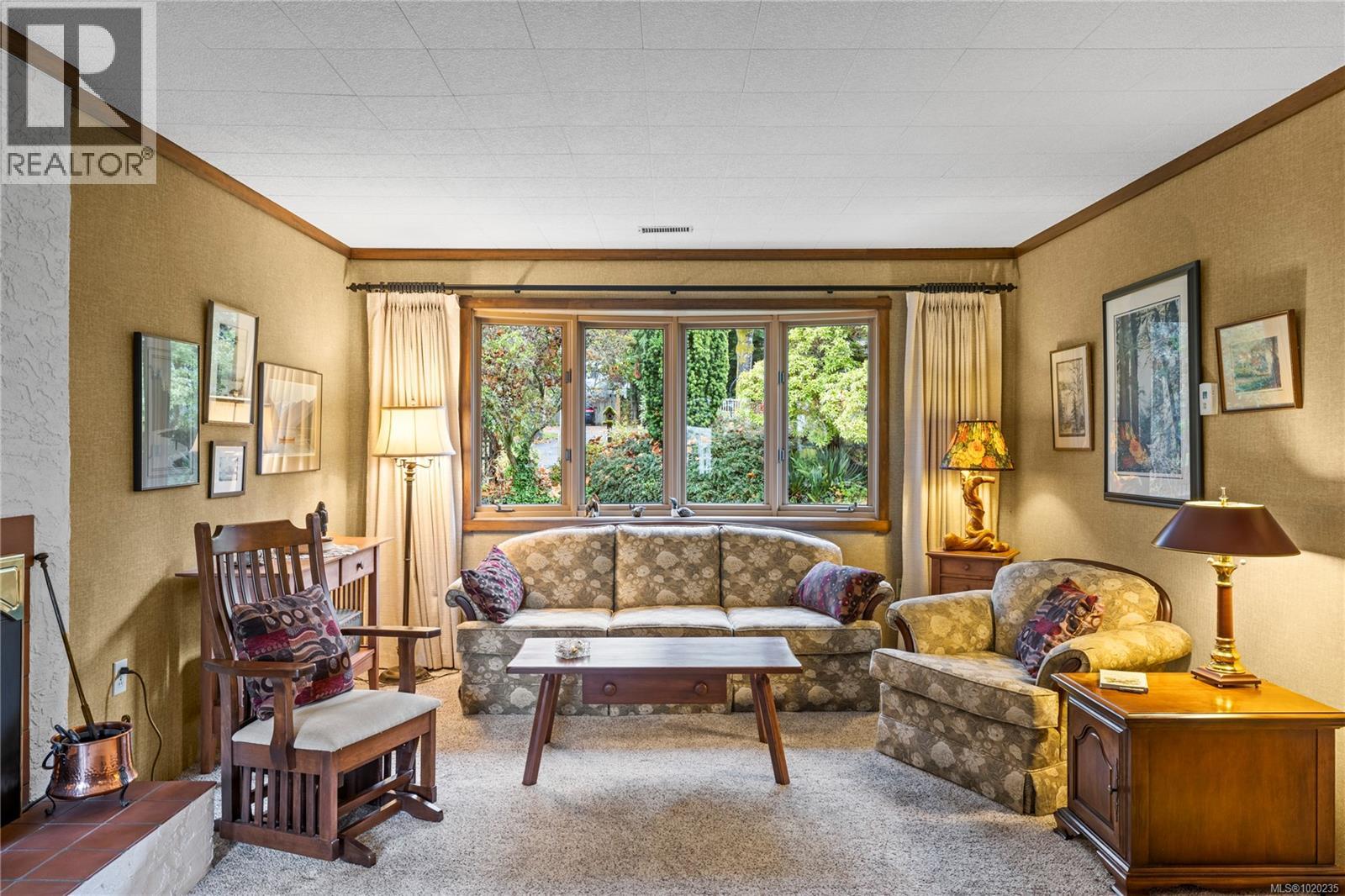 454 Crescent Rd W, Qualicum Beach