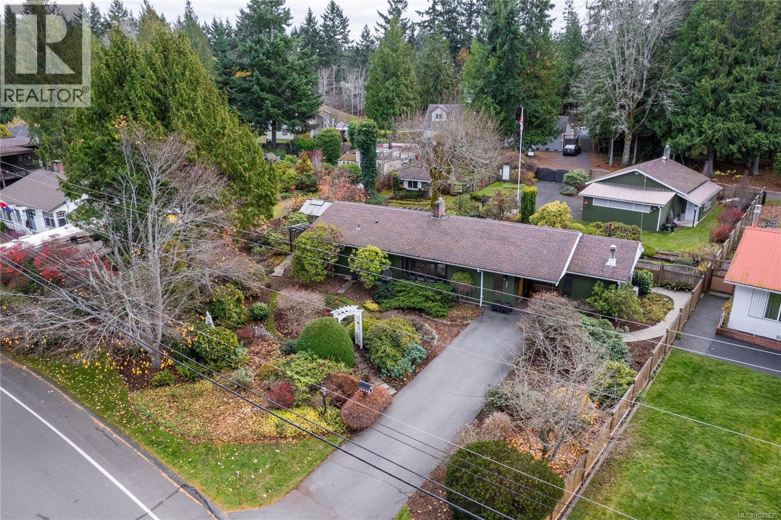 454 Crescent Rd W, Qualicum Beach