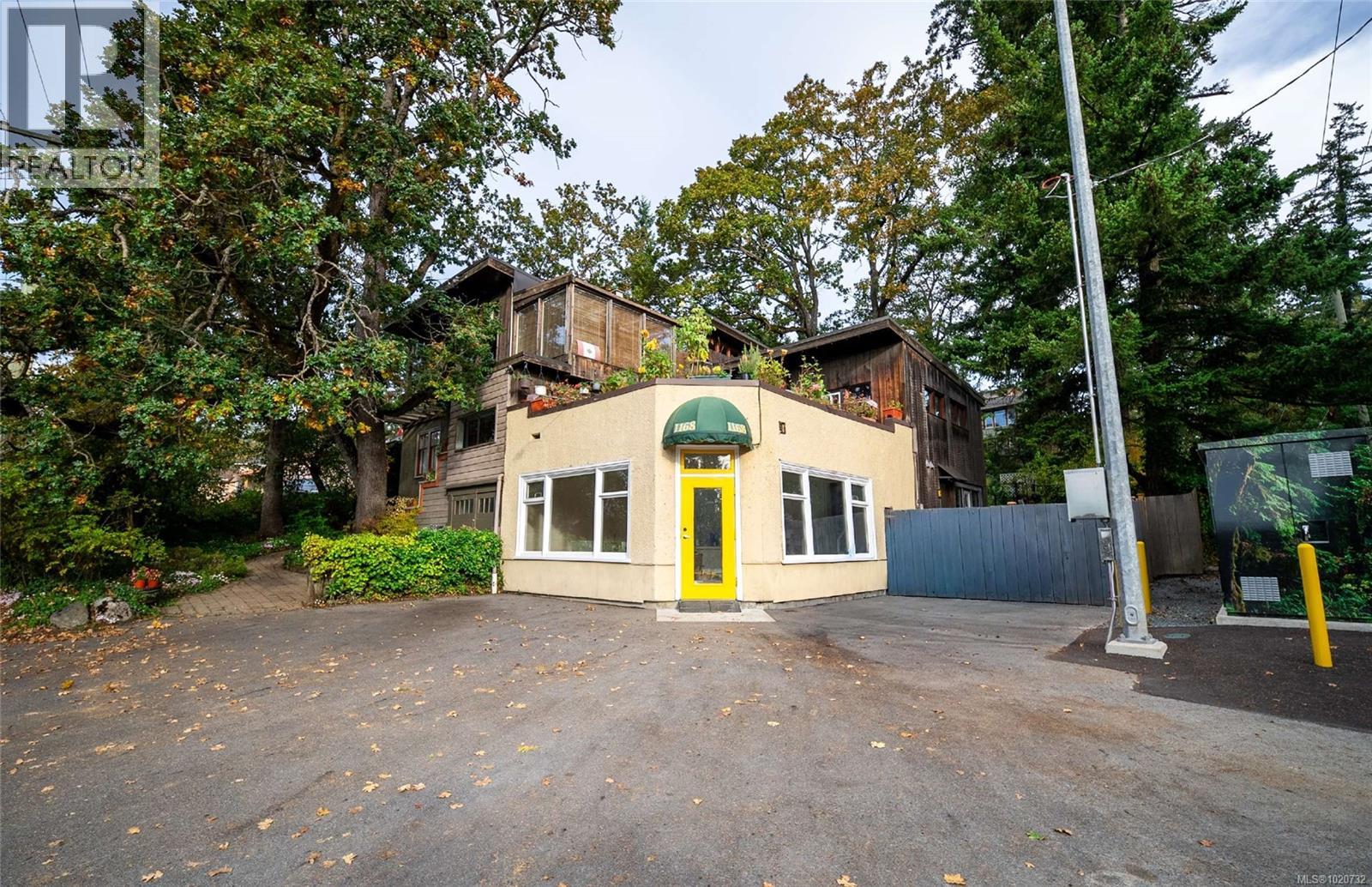  1168 Burnside Road West, Saanich