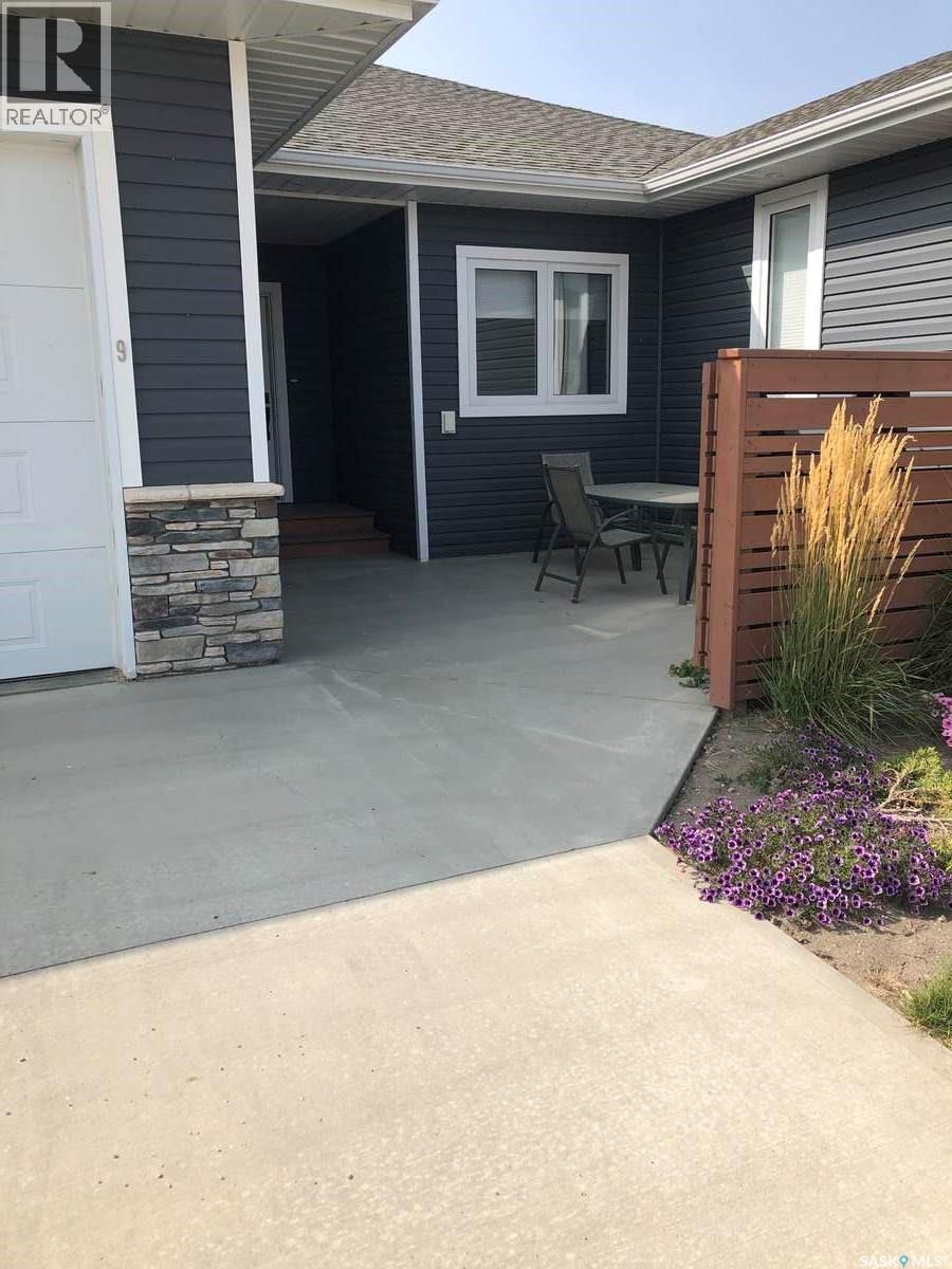 9 WARREN STREET S - 2