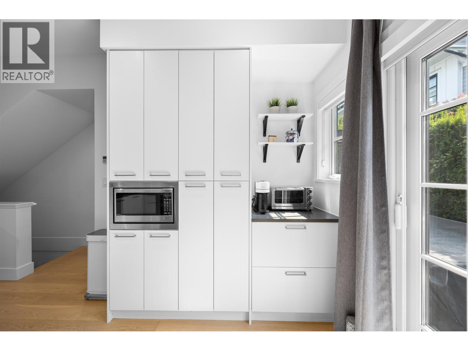 6 1133 RIDGEWOOD DRIVE, North Vancouver