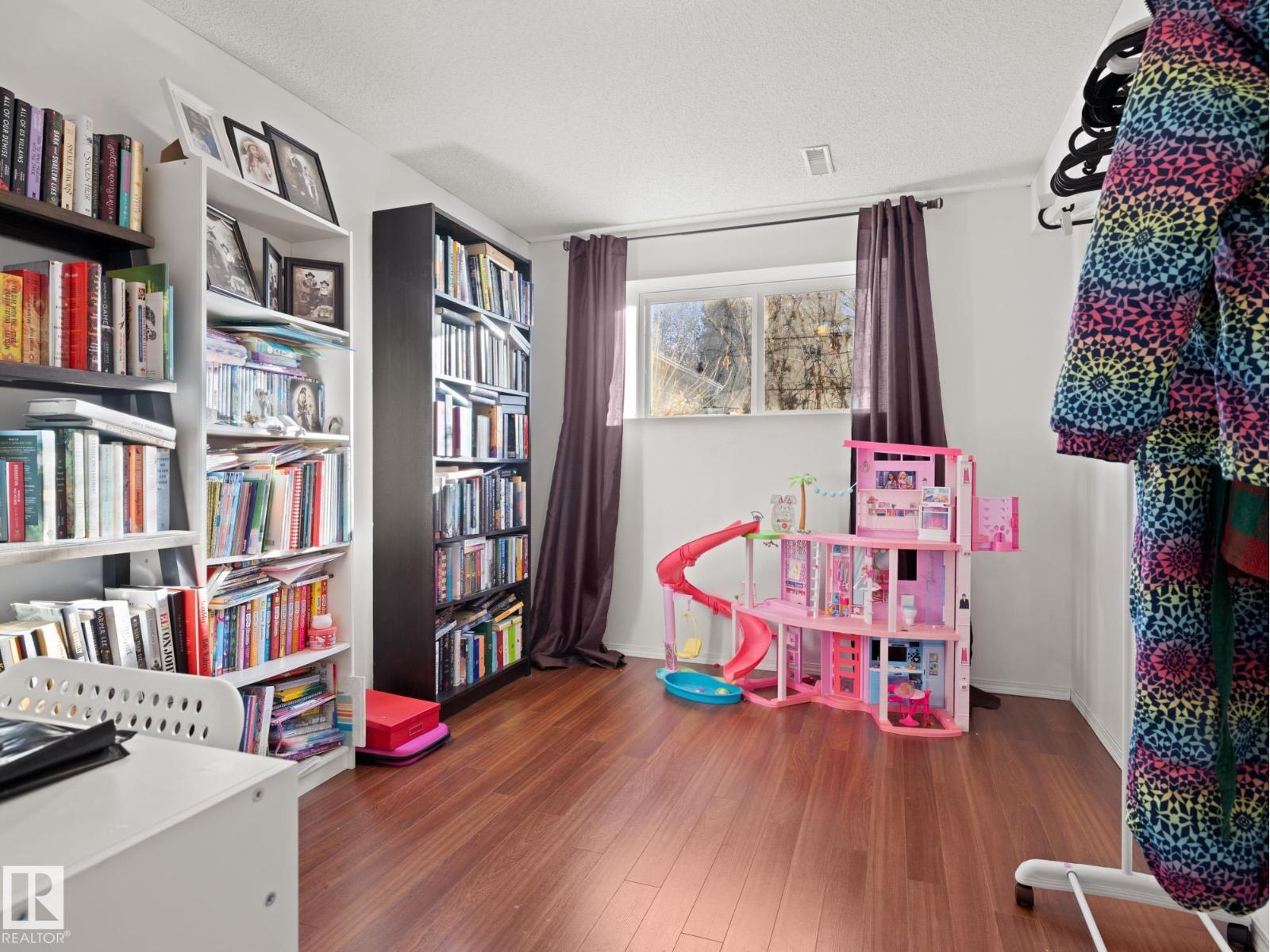 3607 44 AV NW, Edmonton