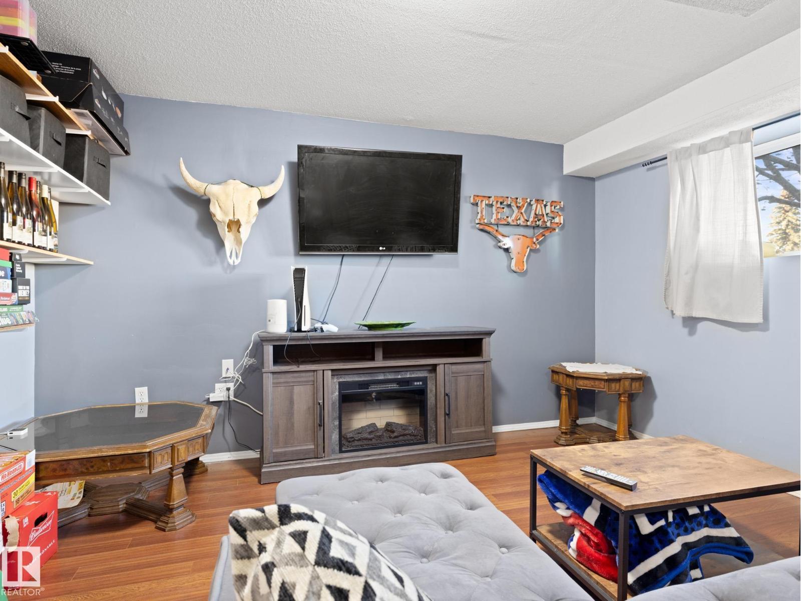 3607 44 AV NW, Edmonton