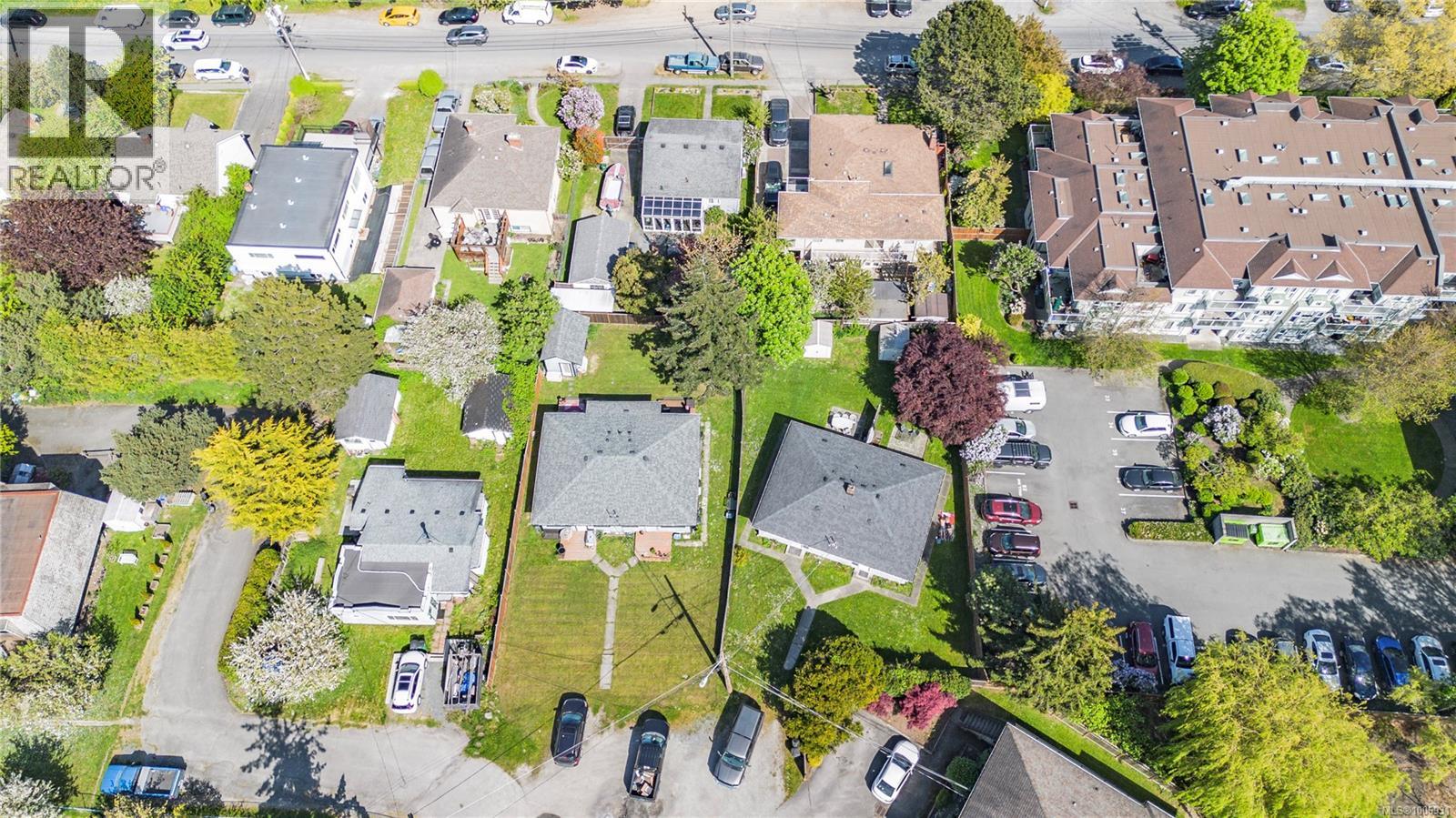  270-276 TOLCROSS Avenue, Saanich