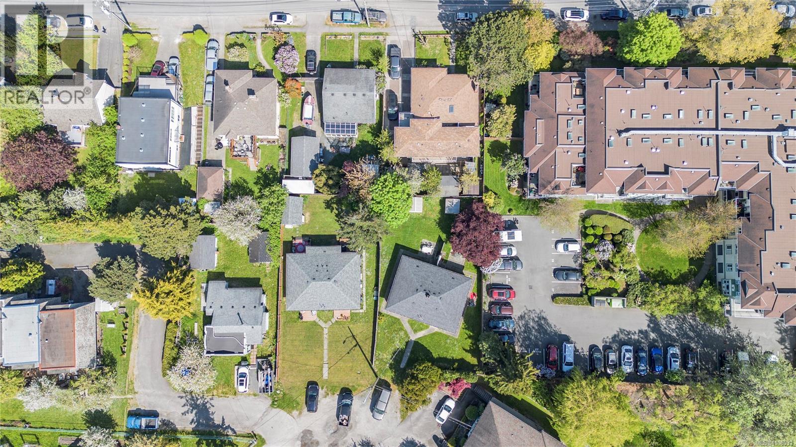  270-276 TOLCROSS Avenue, Saanich