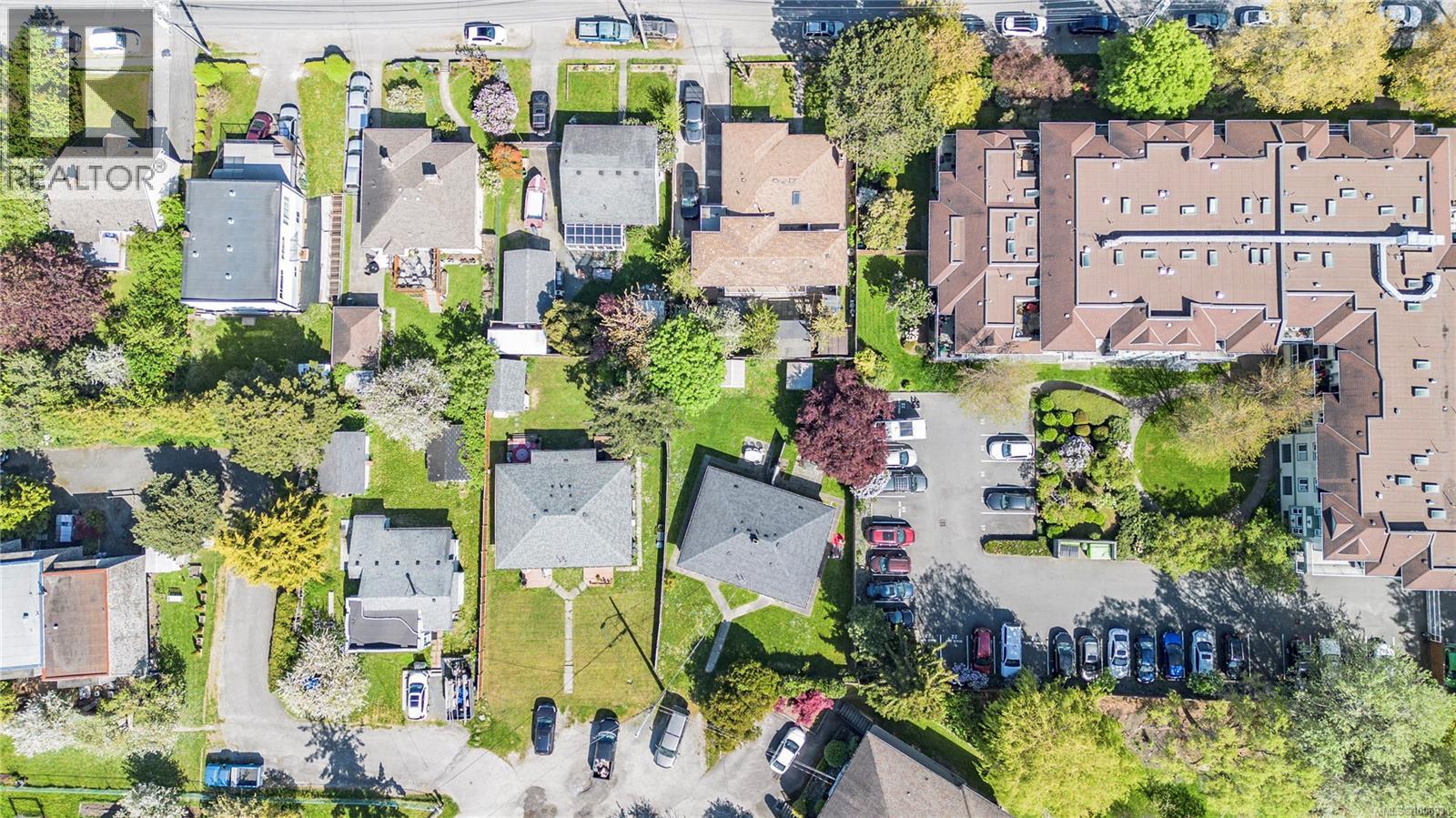  270-276 TOLCROSS Avenue, Saanich