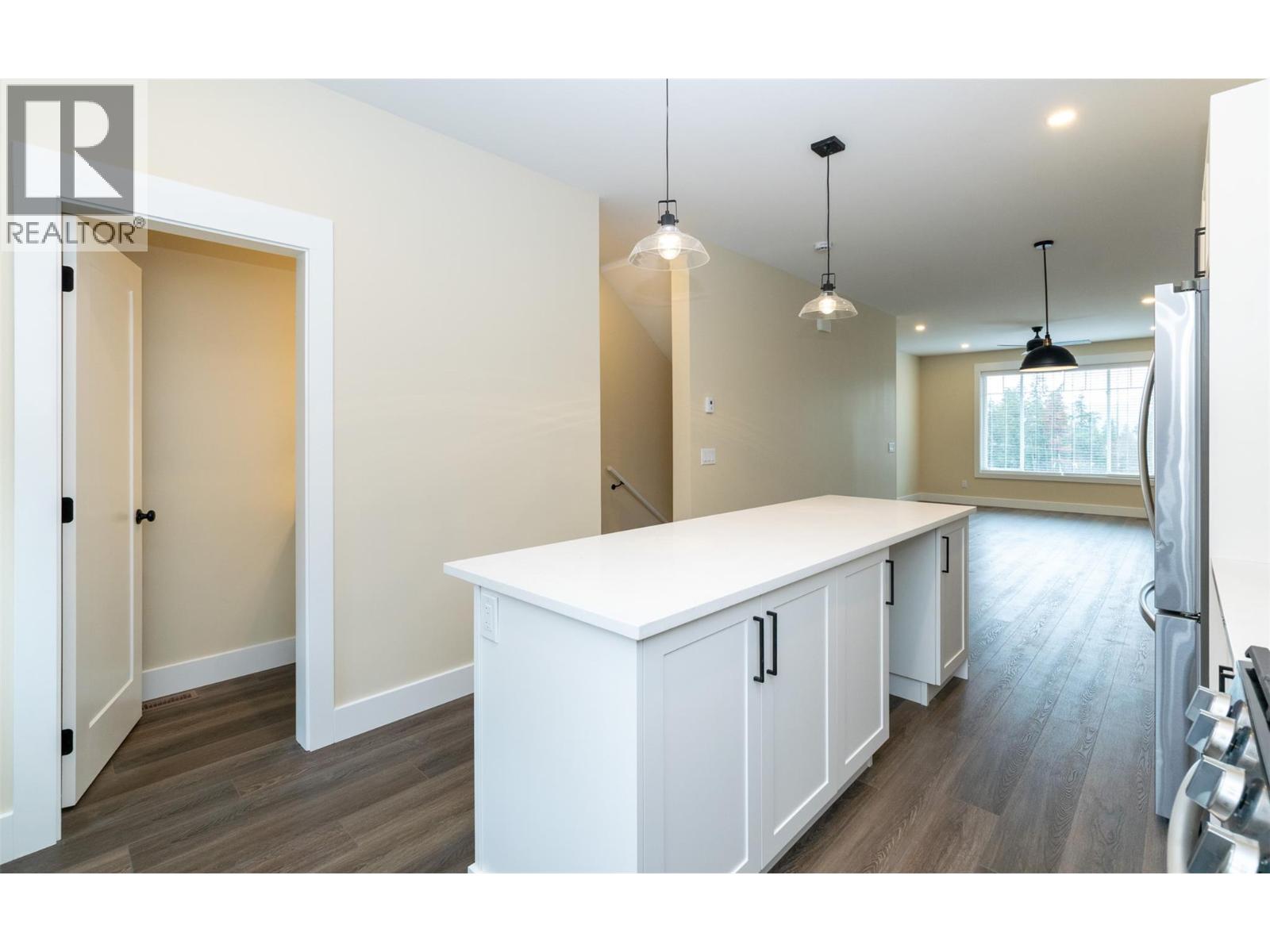 4 1910 11 Avenue Northeast, Salmon Arm