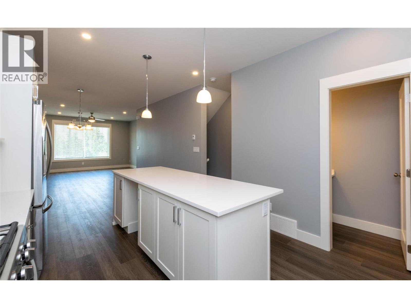 1 1910 11 Avenue Northeast, Salmon Arm