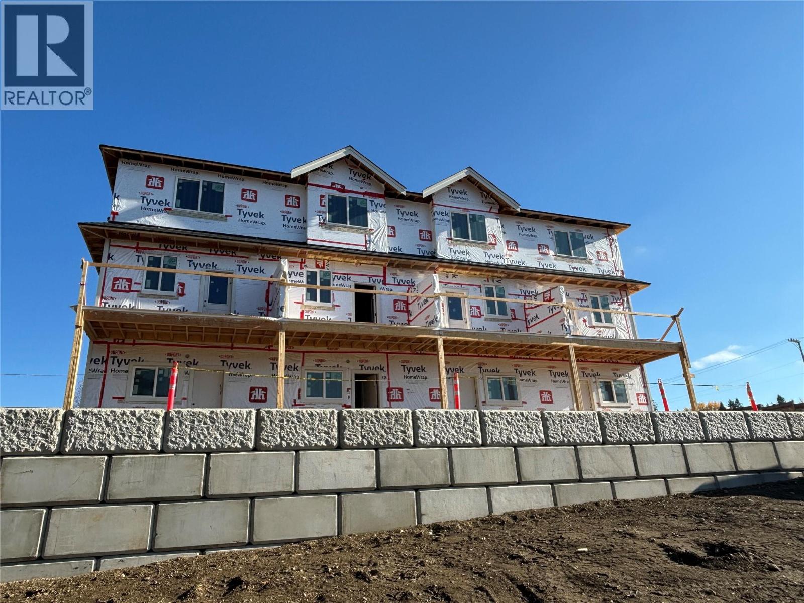 1 1910 11 Avenue Northeast, Salmon Arm