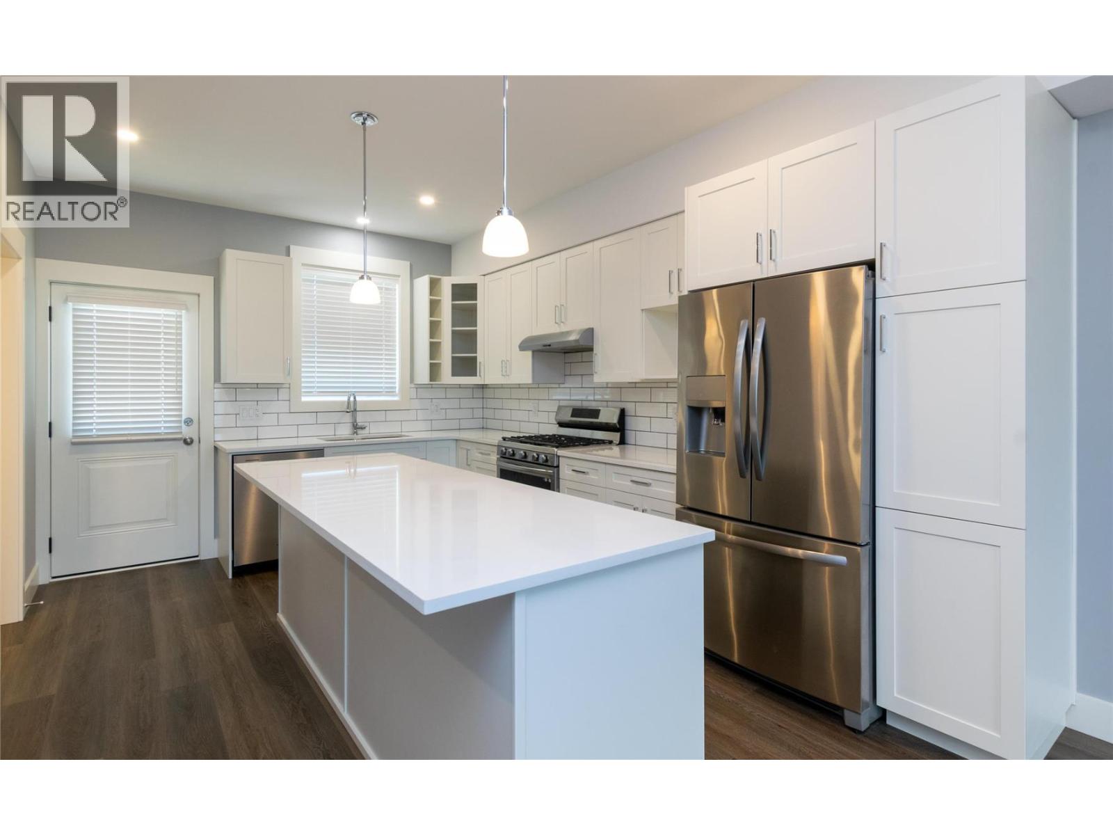 7 1910 11 Avenue Northeast, Salmon Arm