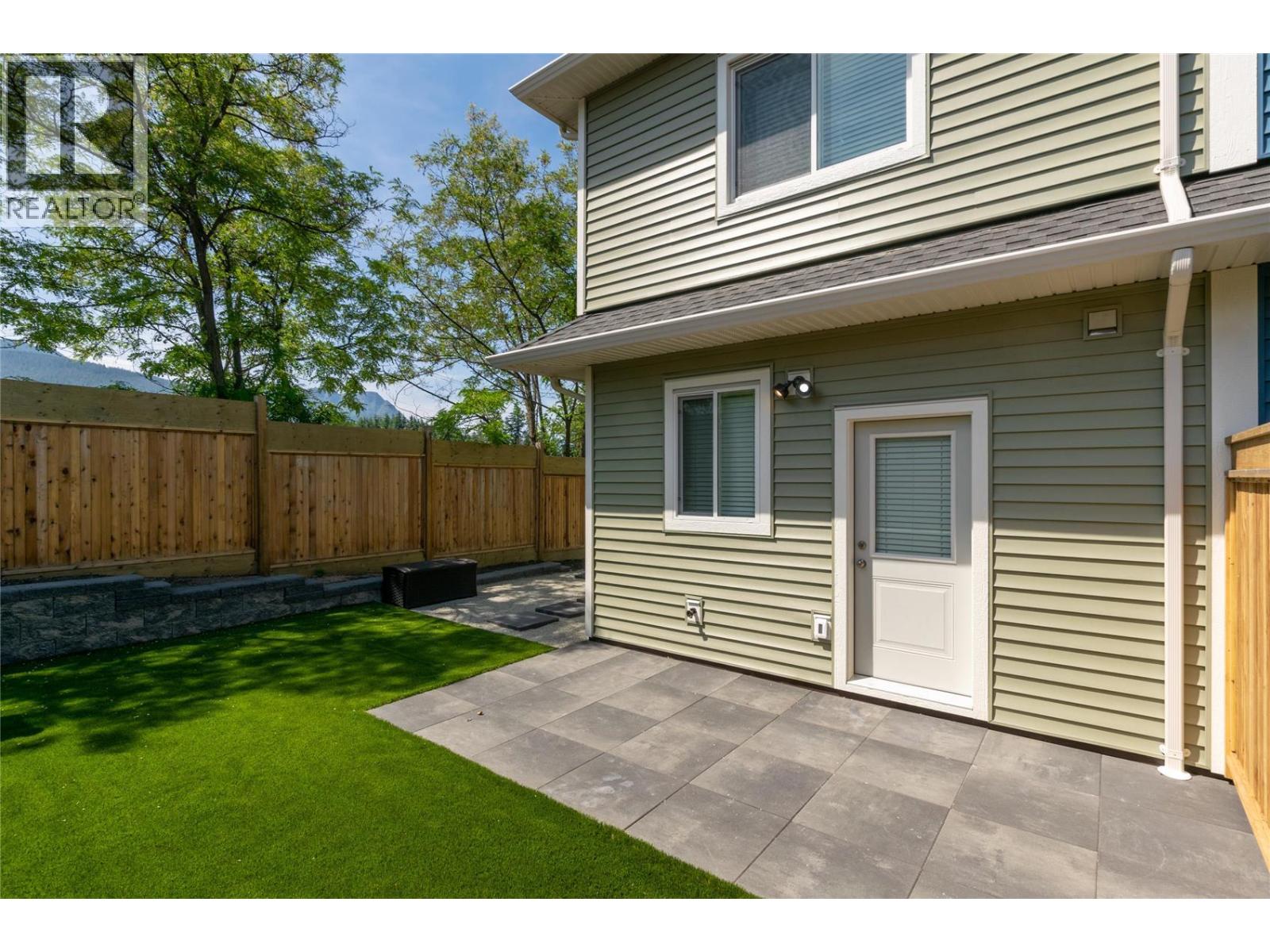 7 1910 11 Avenue Northeast, Salmon Arm