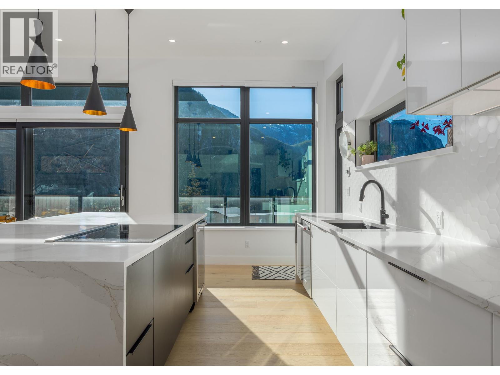 2193 CRUMPIT WOODS DRIVE, Squamish