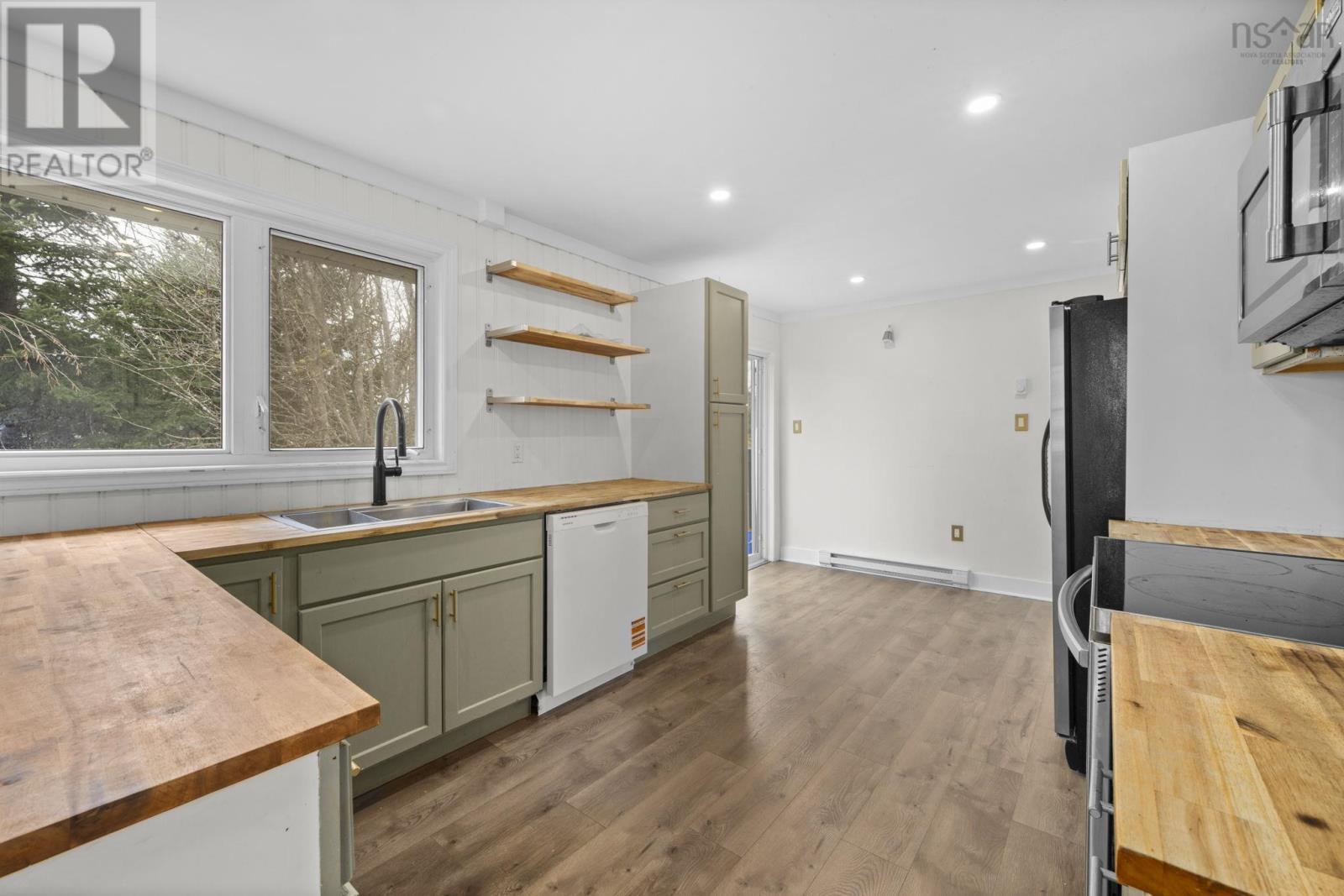 Property 14 of 49 of 687 Waverley Road