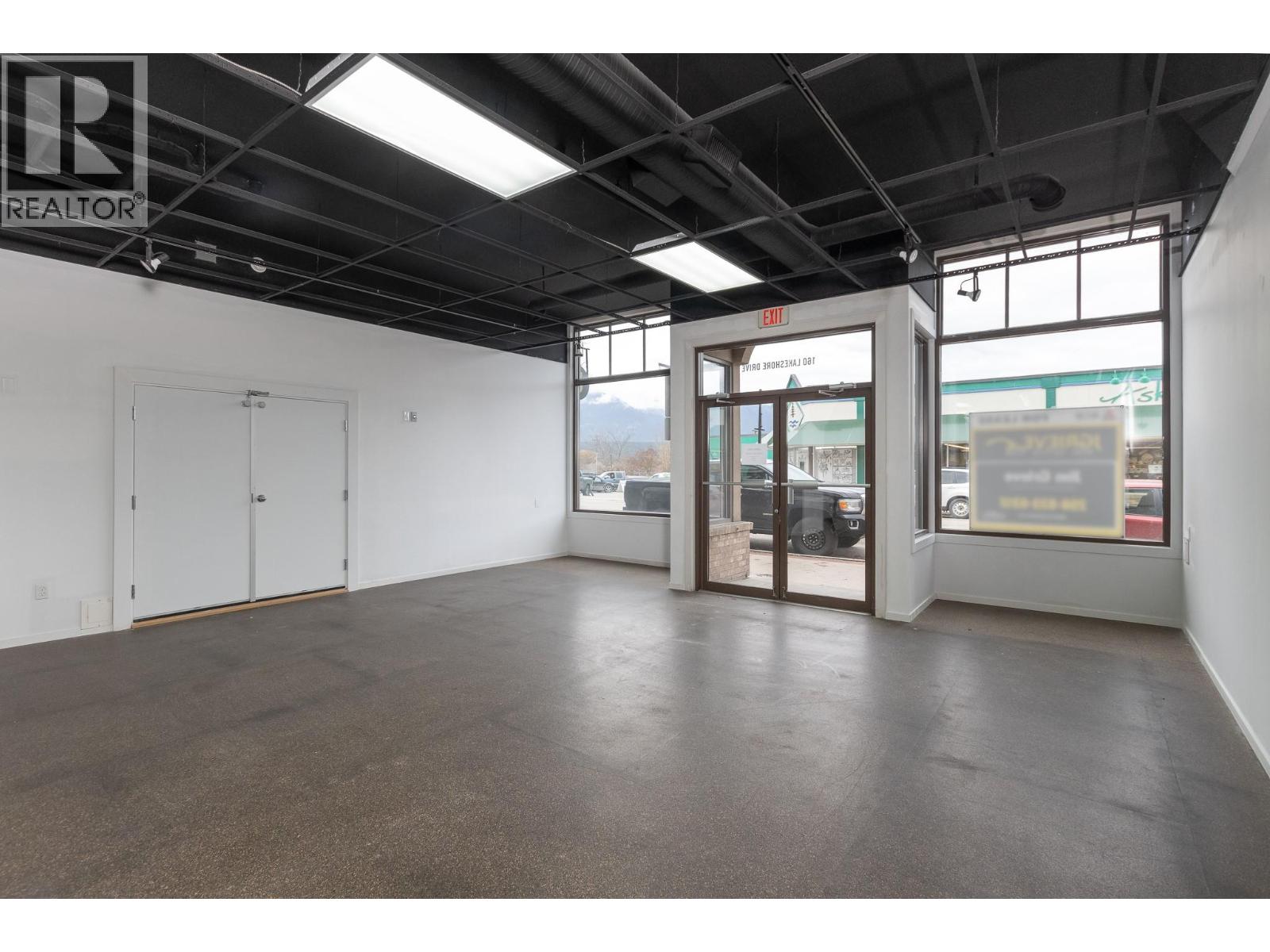  160 Lakeshore Drive Northeast, Salmon Arm