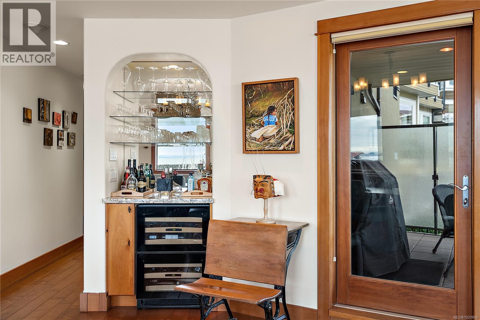 101 9949 Third Street, Sidney