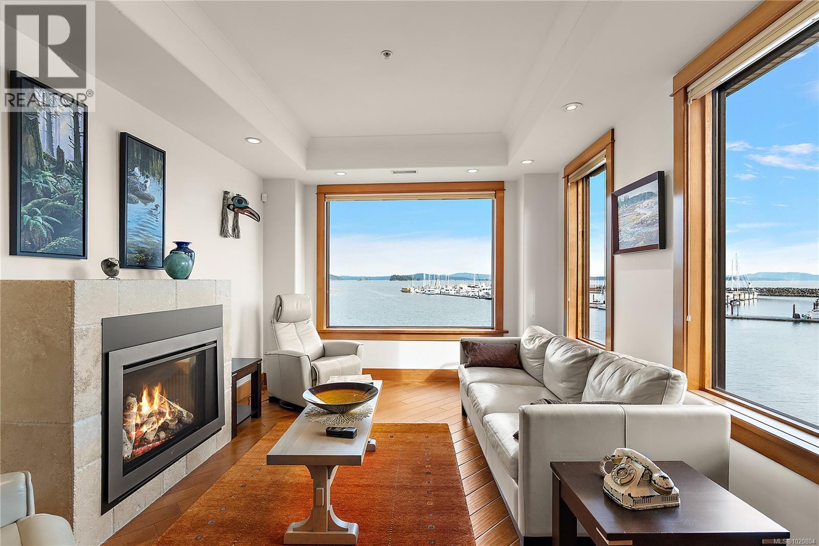 101 9949 Third Street, Sidney