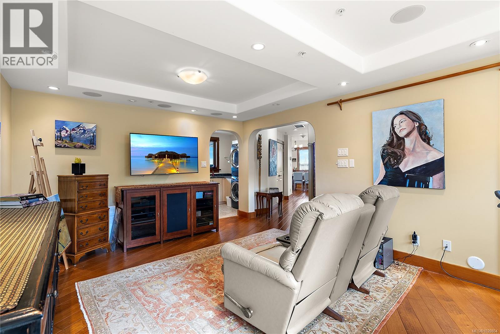 101 9949 Third Street, Sidney