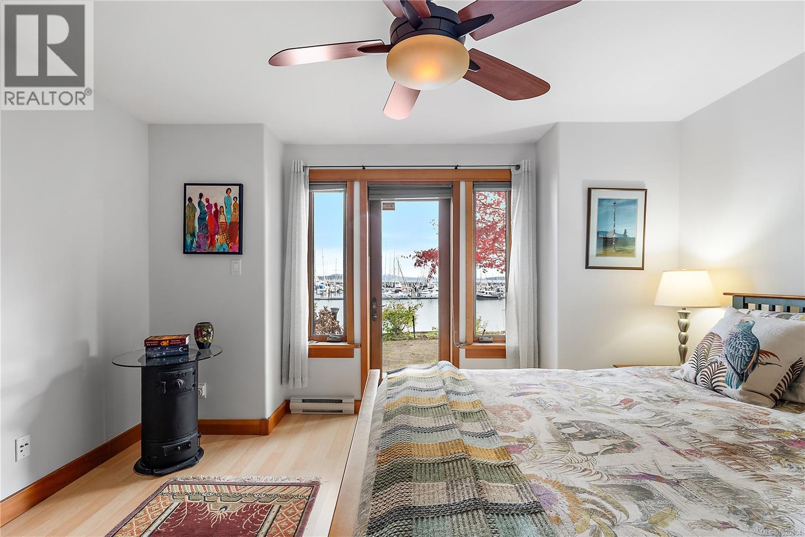 101 9949 Third Street, Sidney