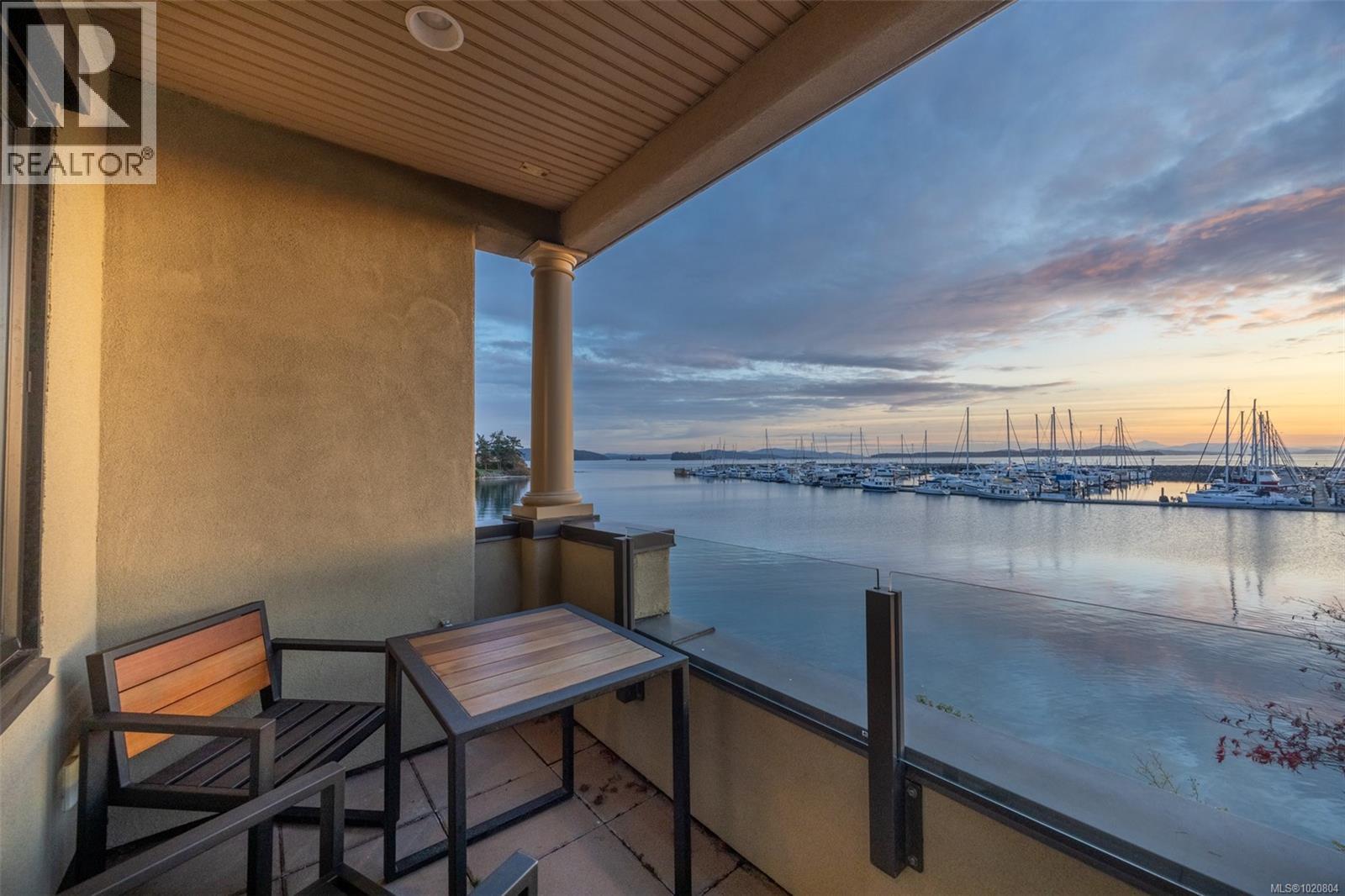 101 9949 Third Street, Sidney