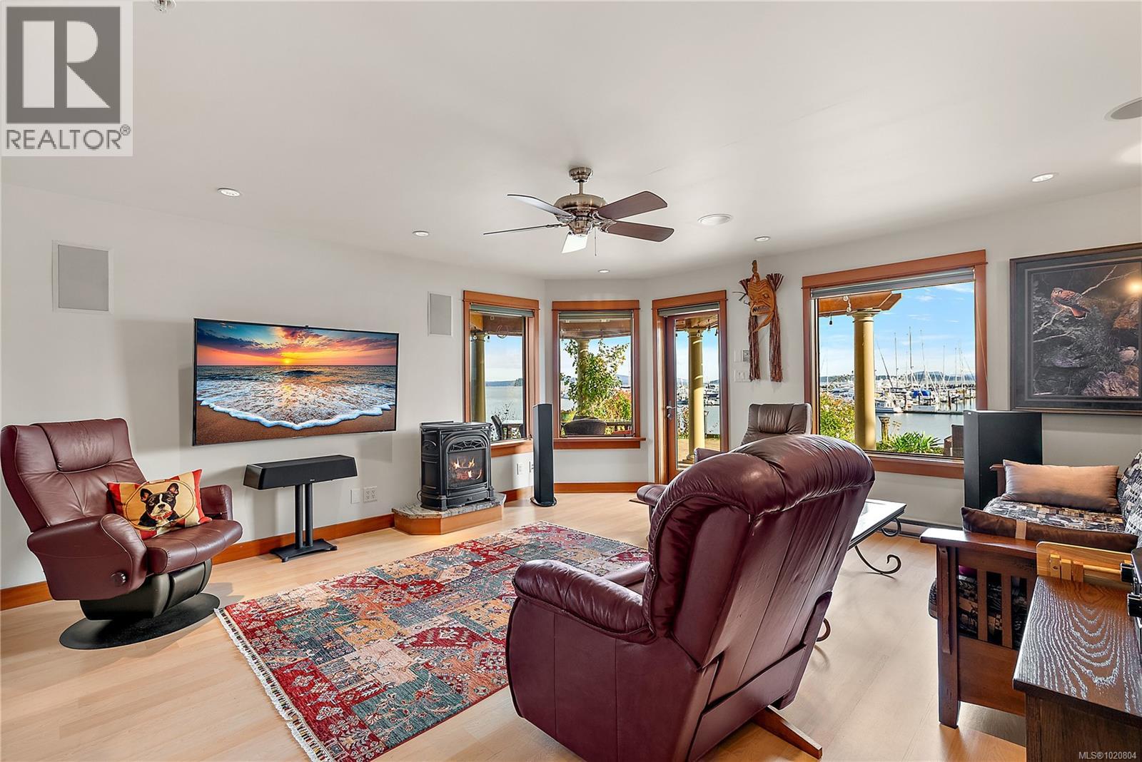 101 9949 Third Street, Sidney