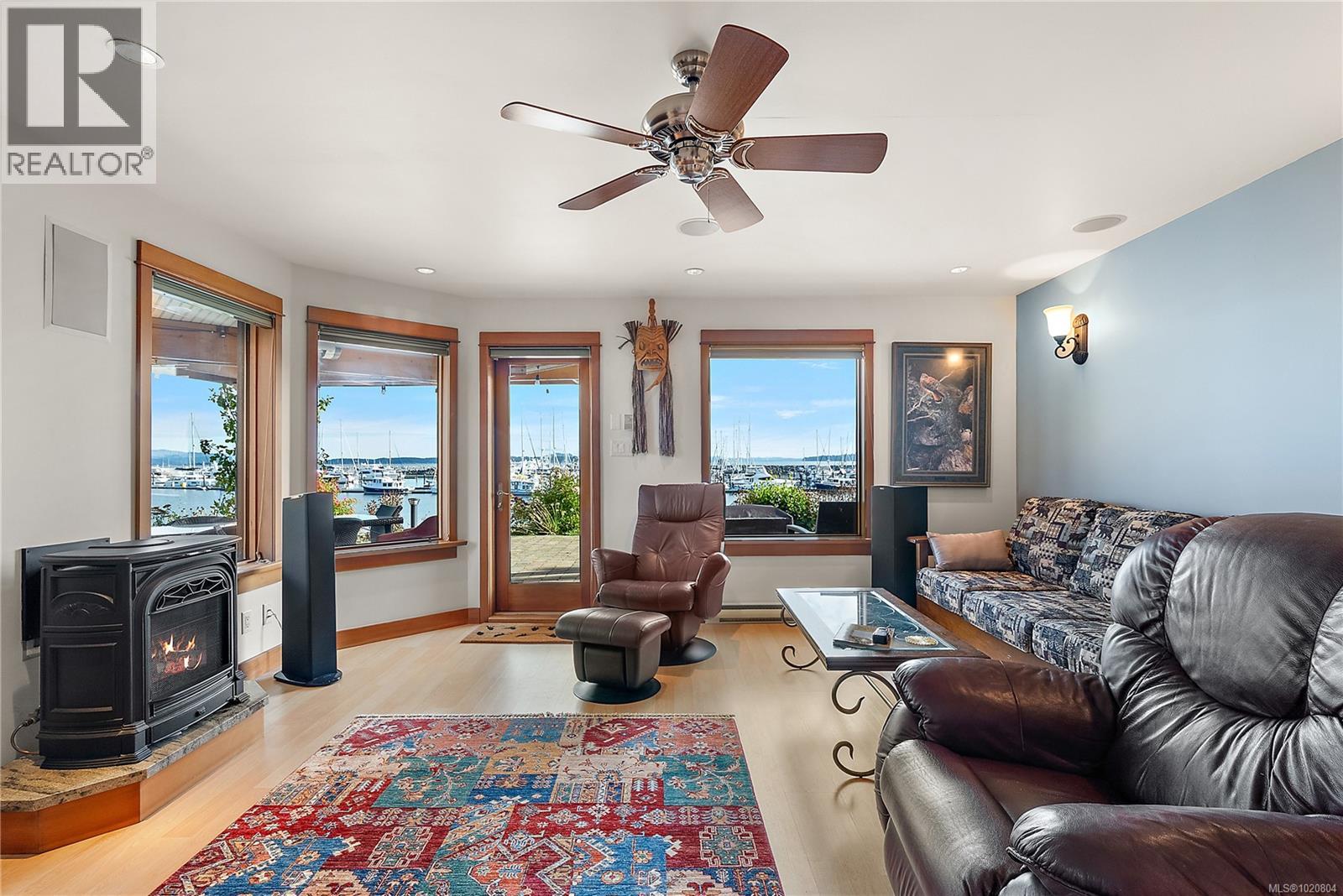 101 9949 Third Street, Sidney