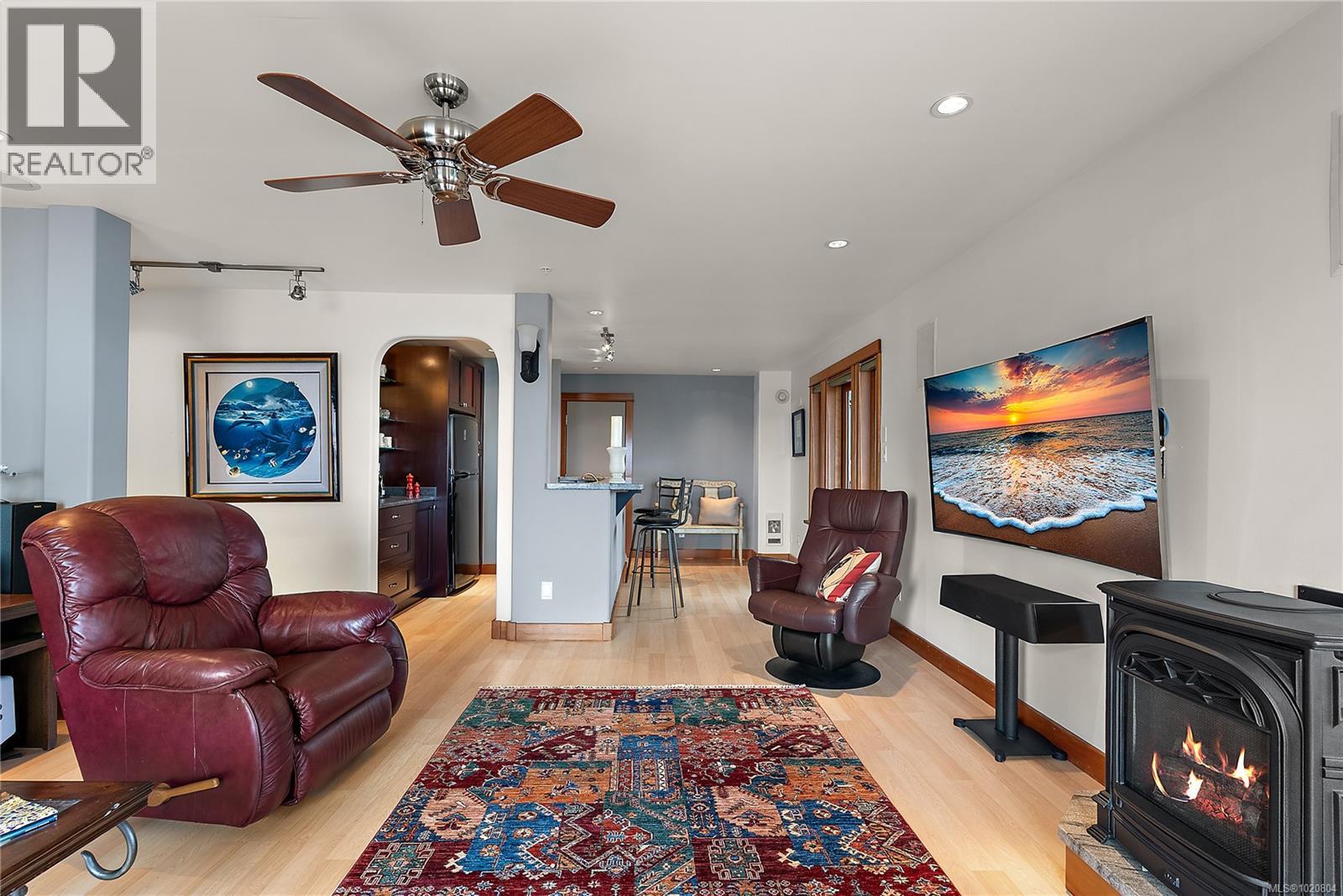 101 9949 Third Street, Sidney