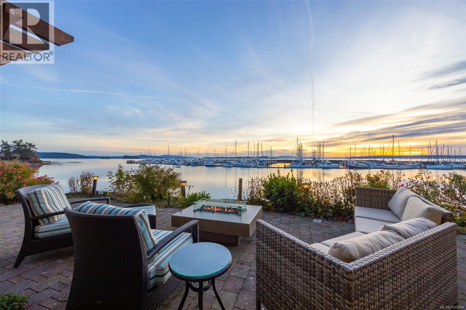 101 9949 Third Street, Sidney