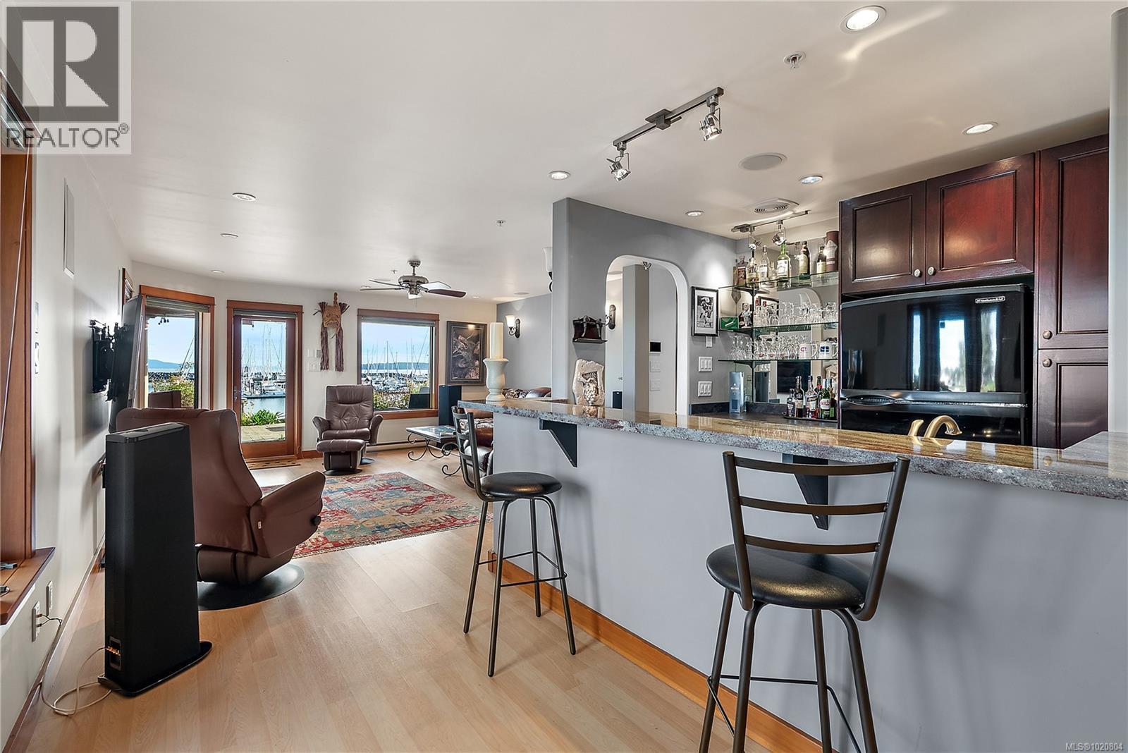 101 9949 Third Street, Sidney