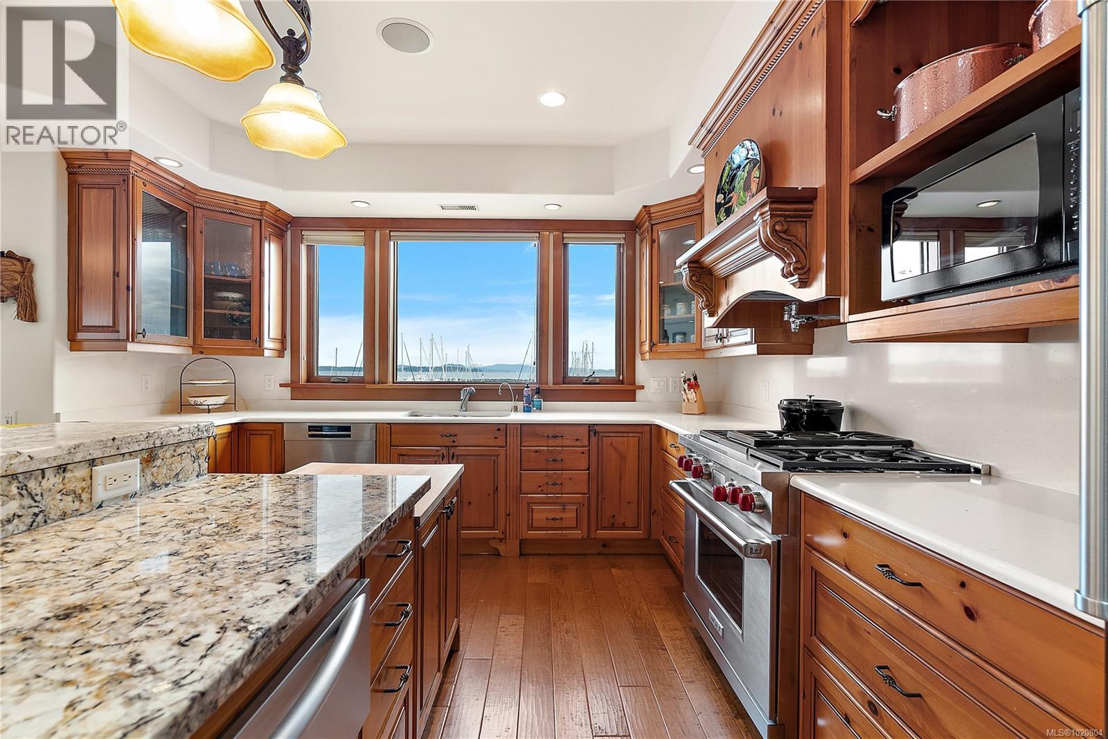 101 9949 Third Street, Sidney