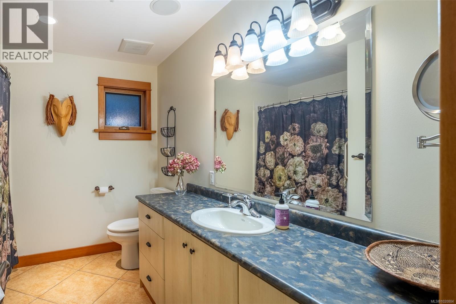 101 9949 Third Street, Sidney